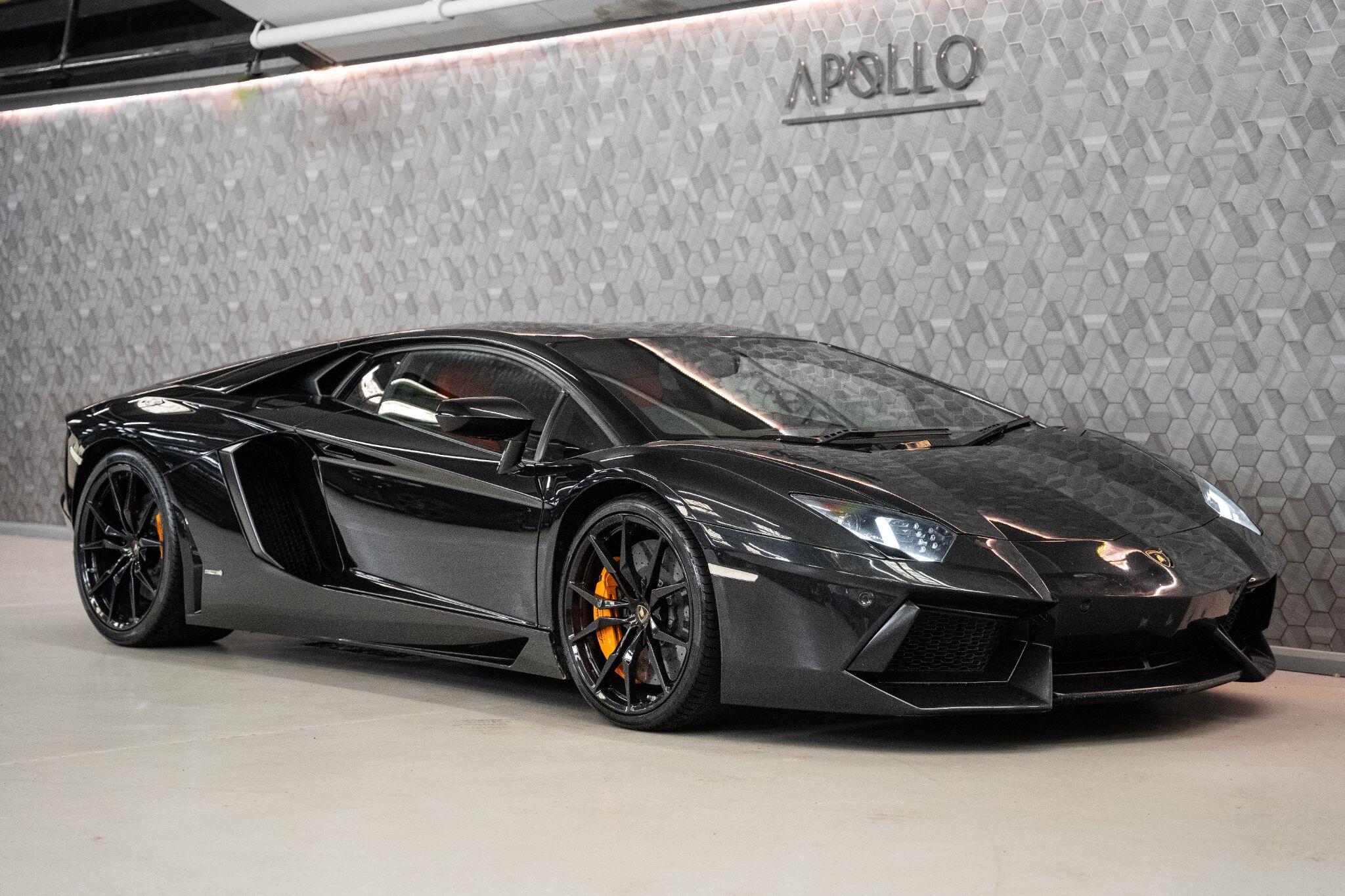 Lamborghini Aventador view 11