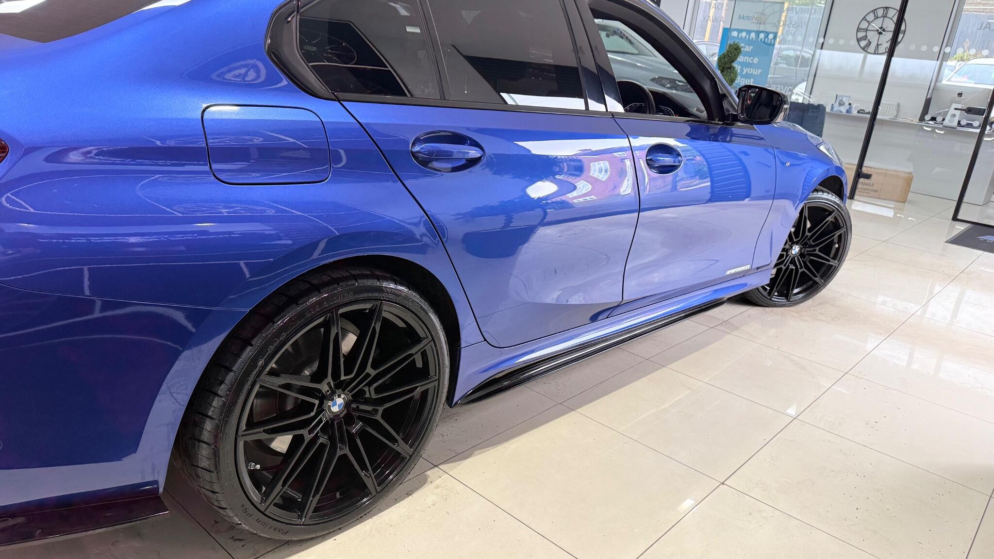 BMW 3 Series view 22