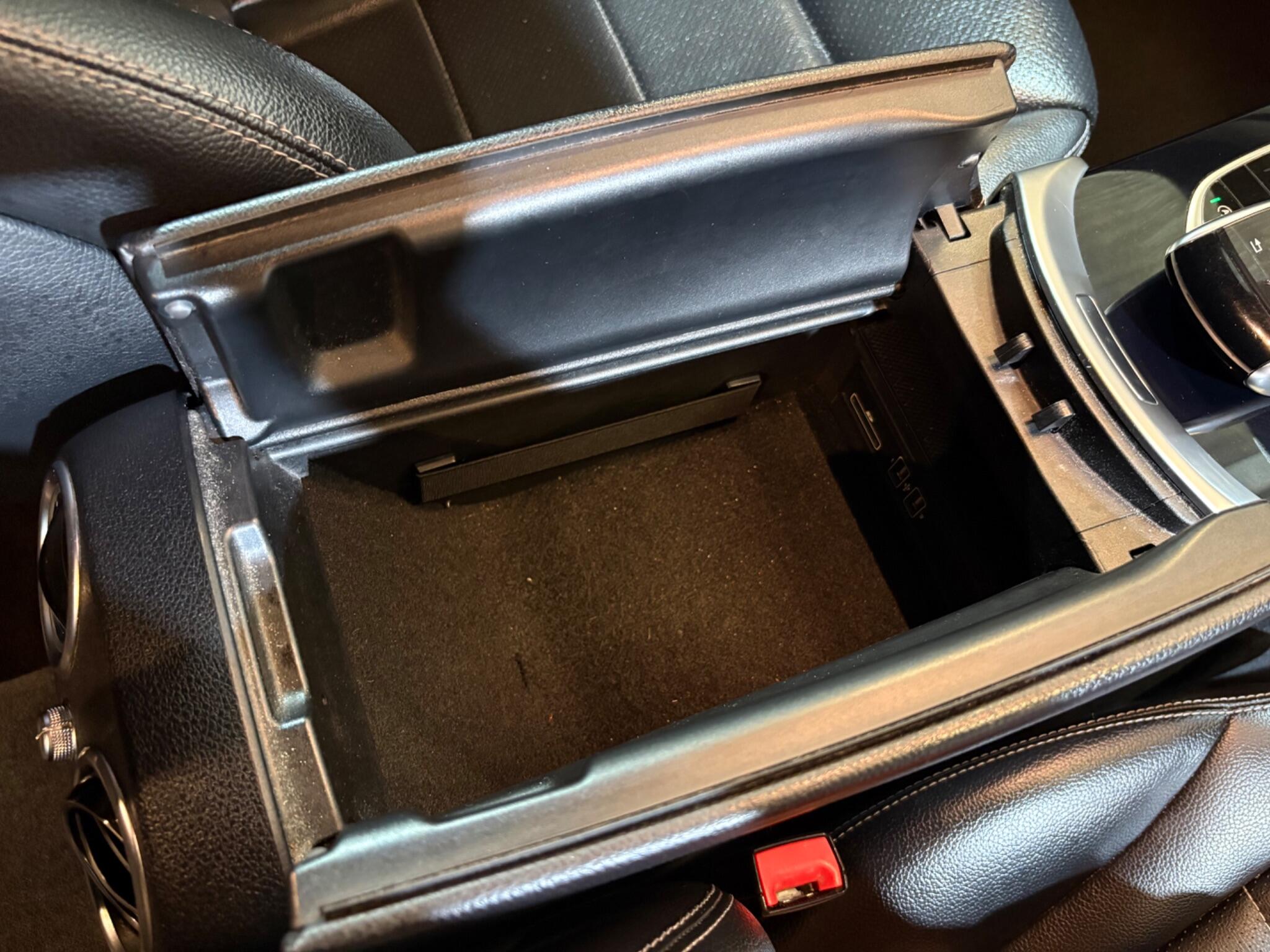 Mercedes-Benz C Class view 19