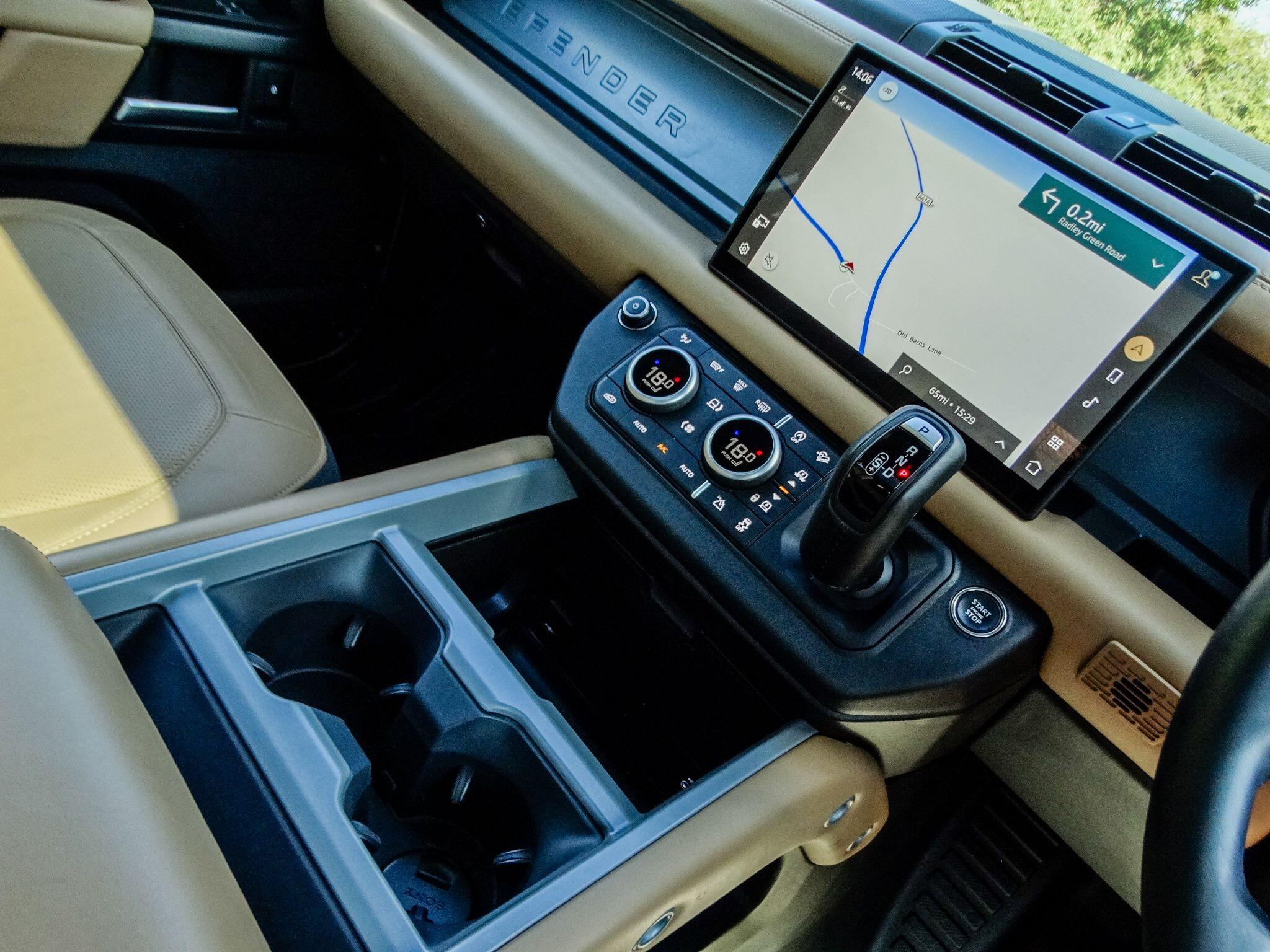 Land Rover Defender 110 view 6