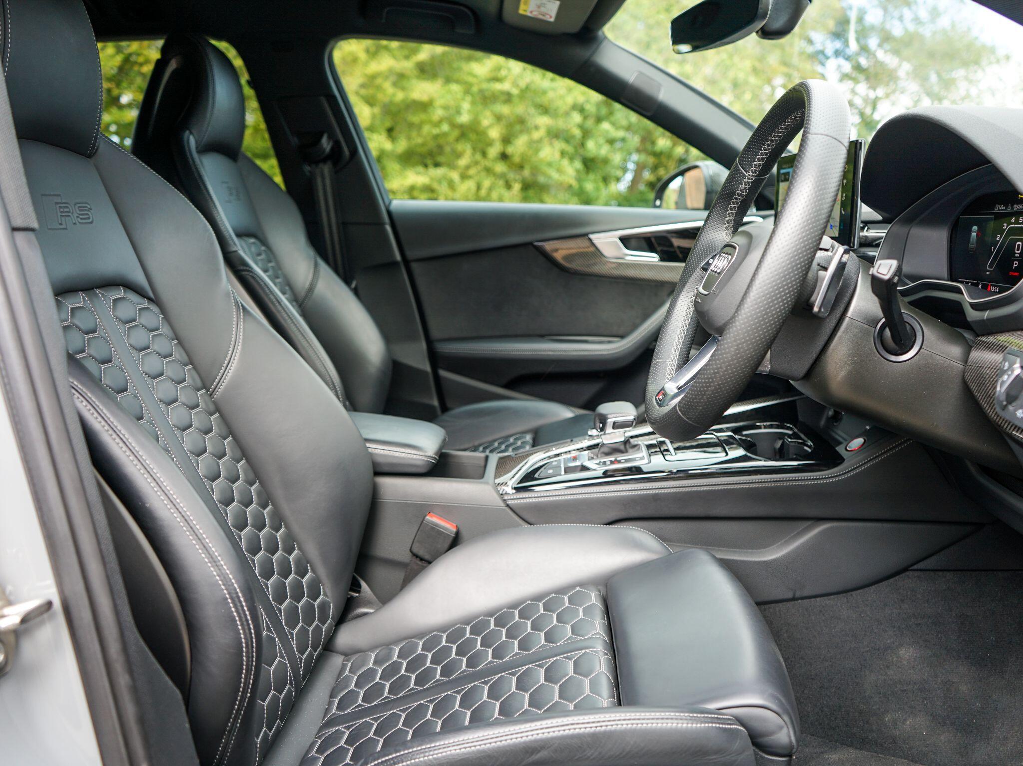Audi RS4 Avant view 26