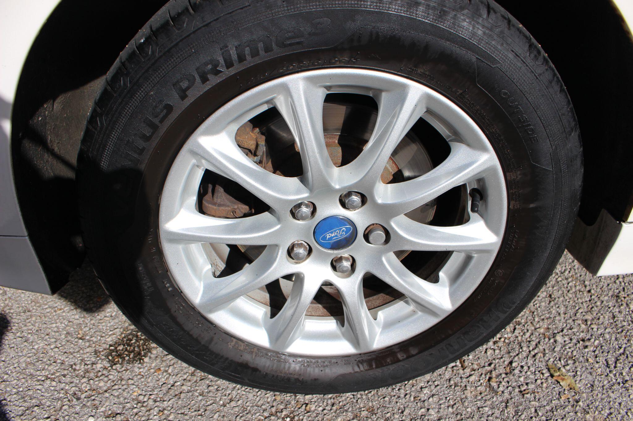 Ford Mondeo view 24