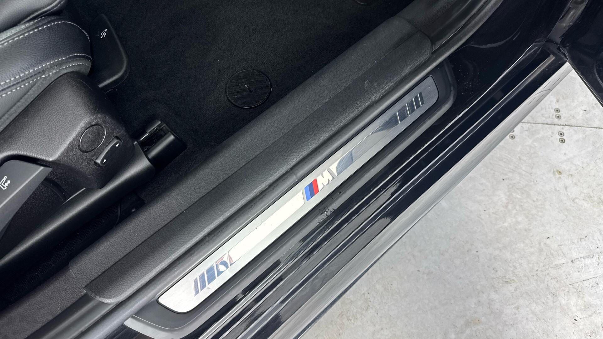 BMW 3 Series view 17