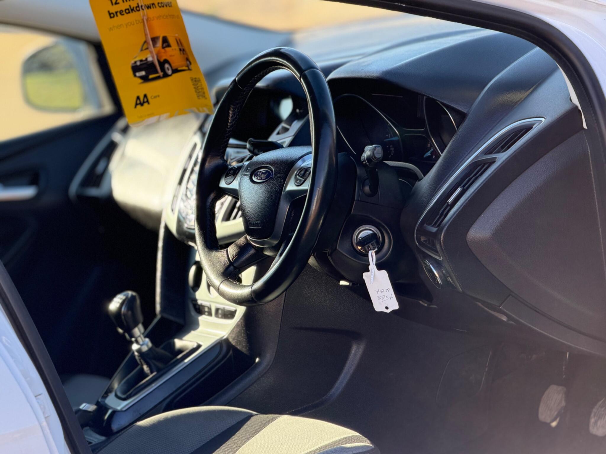 2013 Ford Focus 1.6 TDCi Zetec Euro 5 (s/s) 5dr image 20