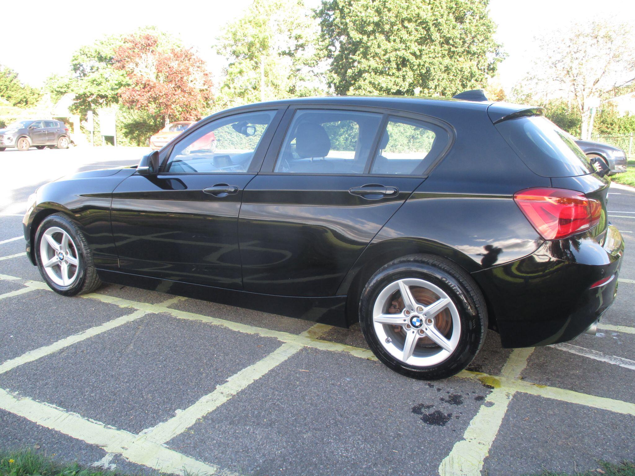 BMW 1 Series view 14