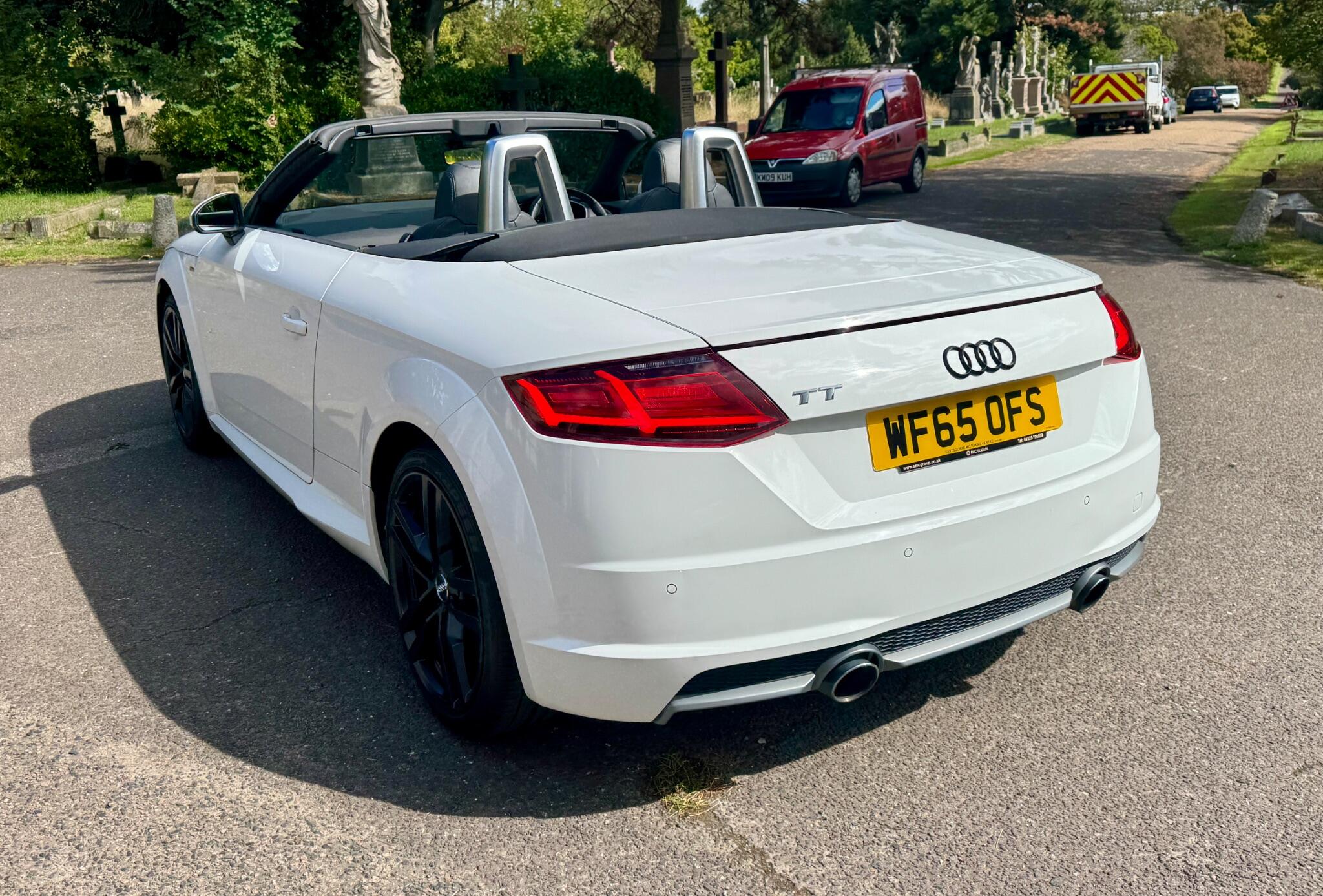 Audi TT view 12