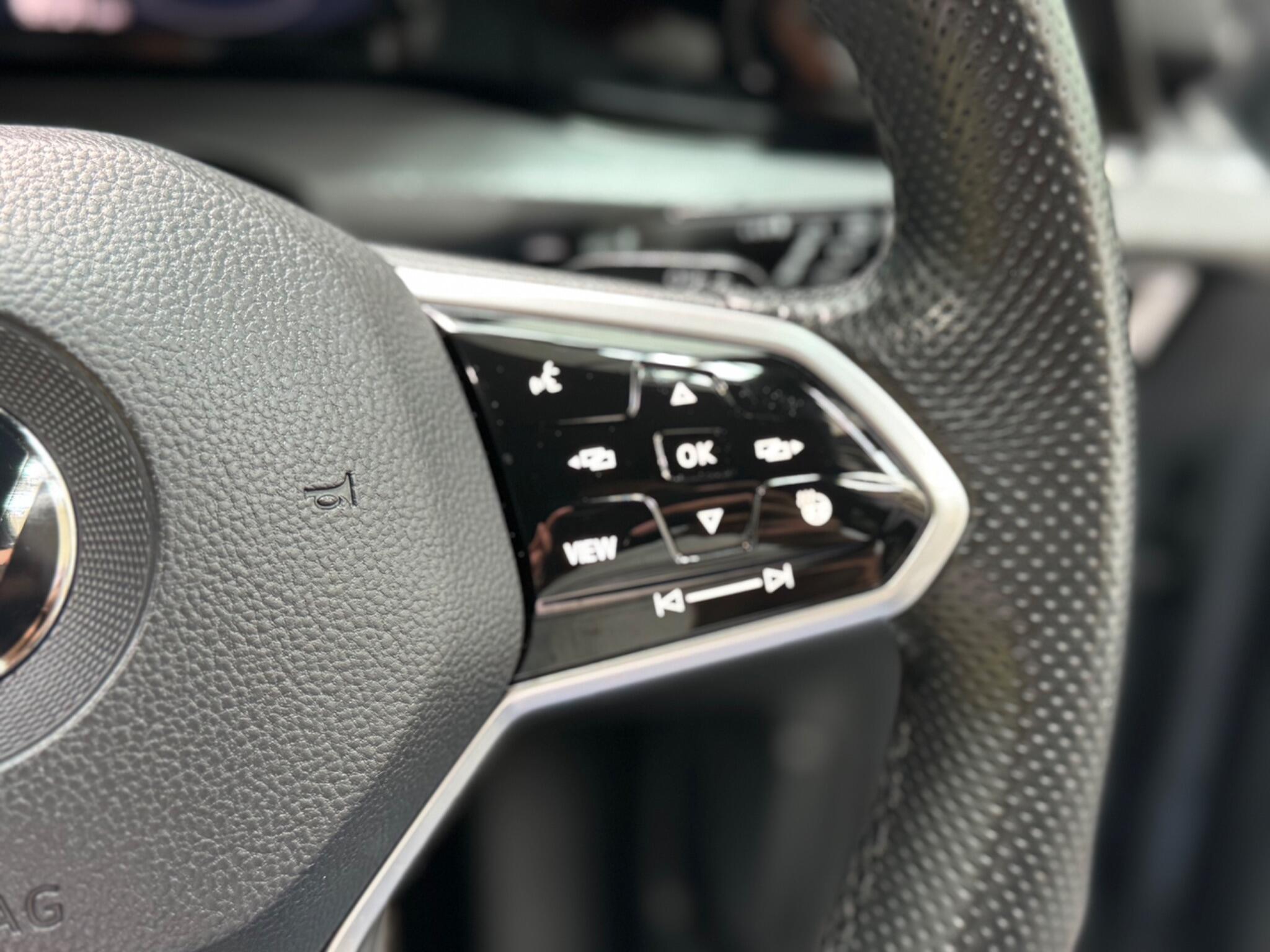 Volkswagen Golf view 32