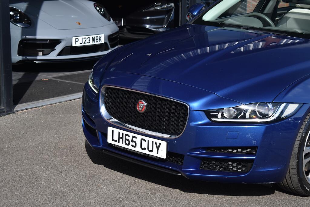 Jaguar Xe view 21
