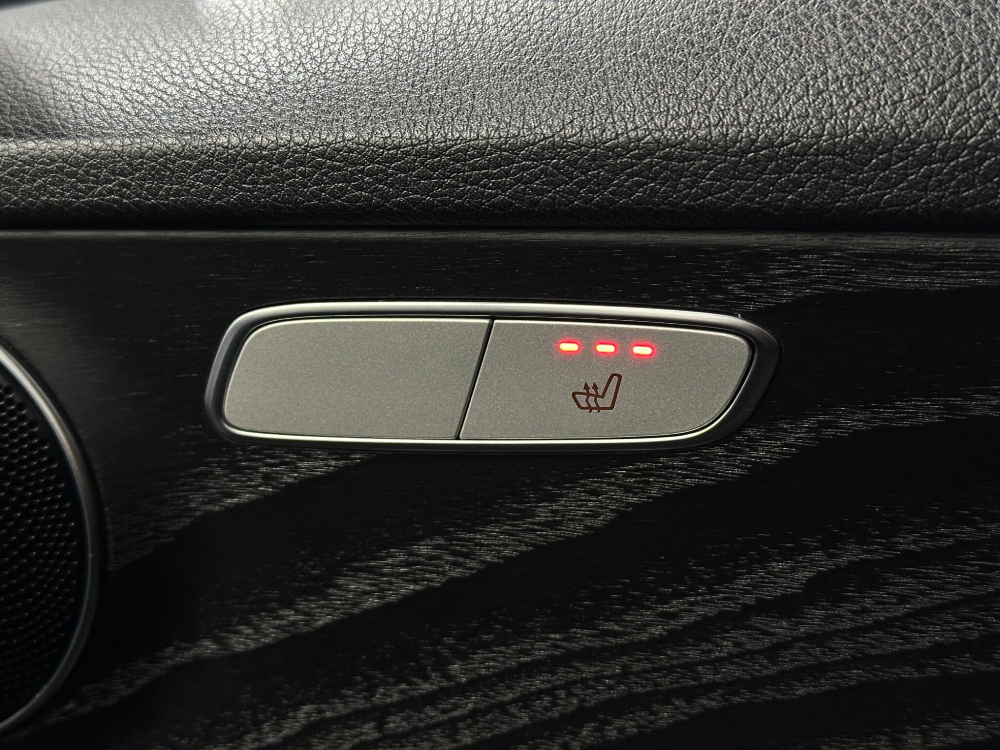 Mercedes-Benz C-Class view 19