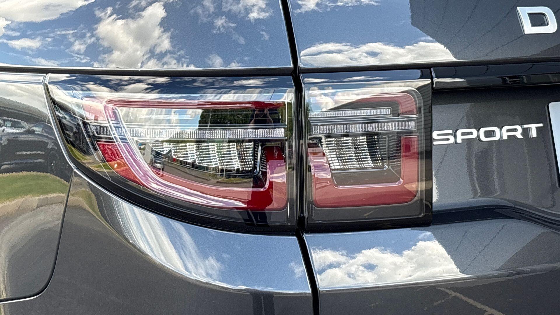 Land Rover Discovery Sport view 19
