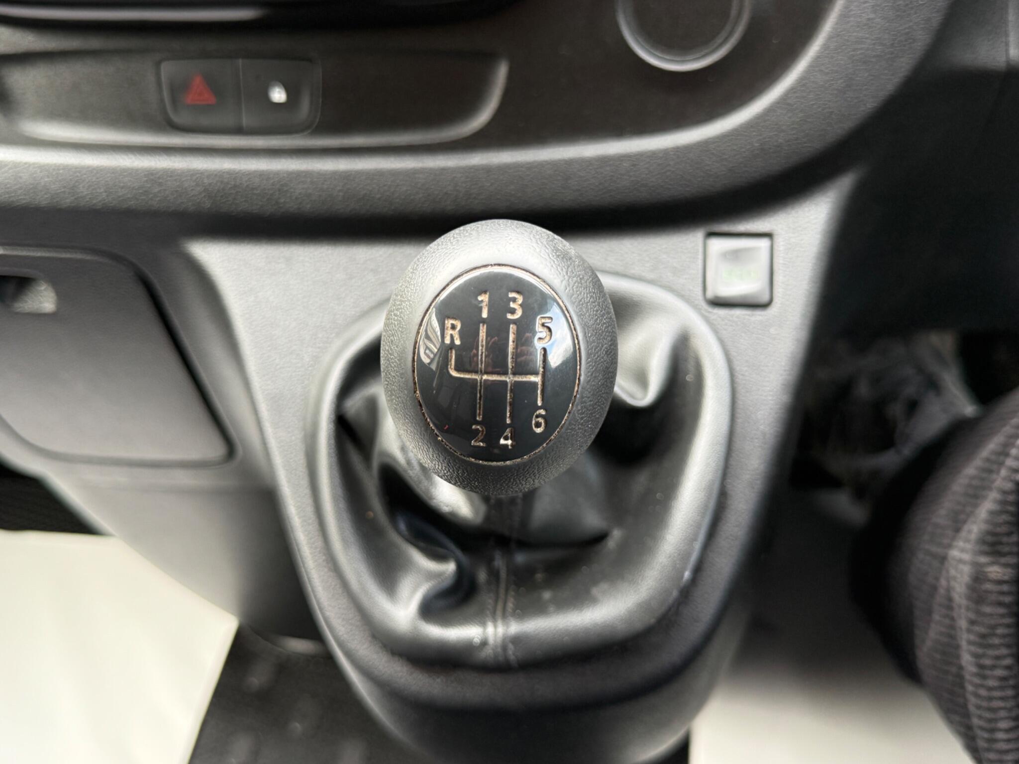Vauxhall Vivaro - Image 58
