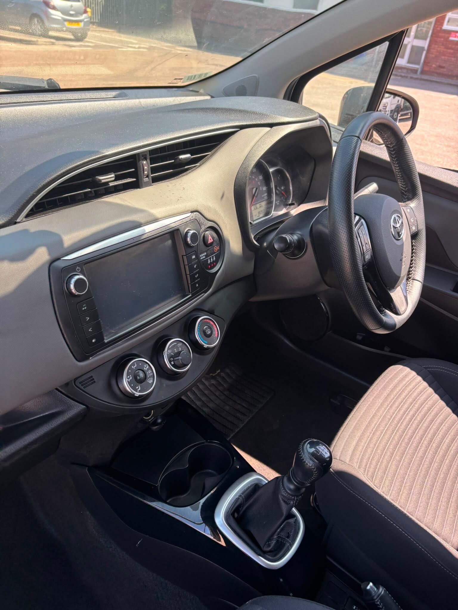 Toyota Yaris view 25