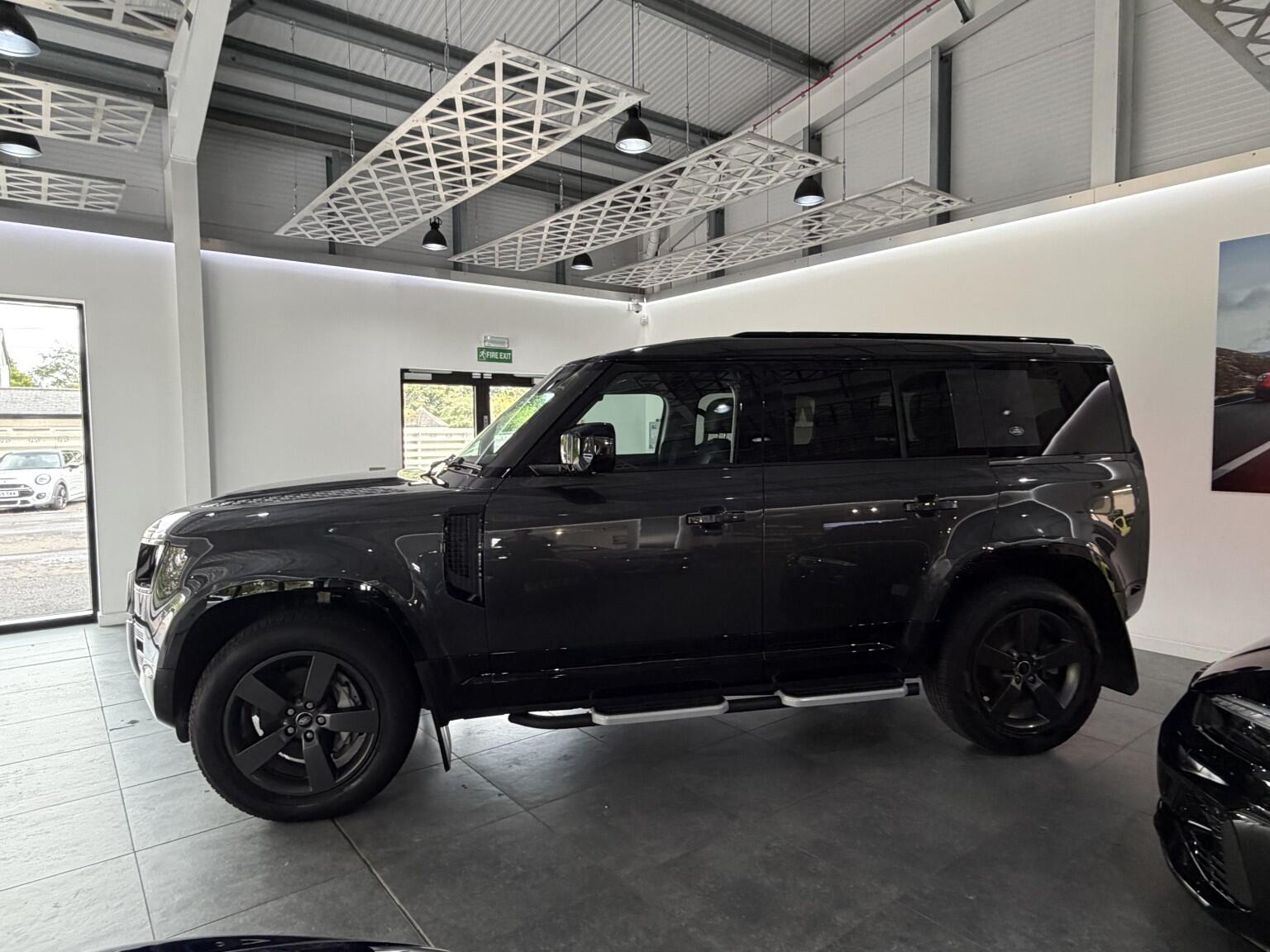 Land Rover Defender 110 view 57