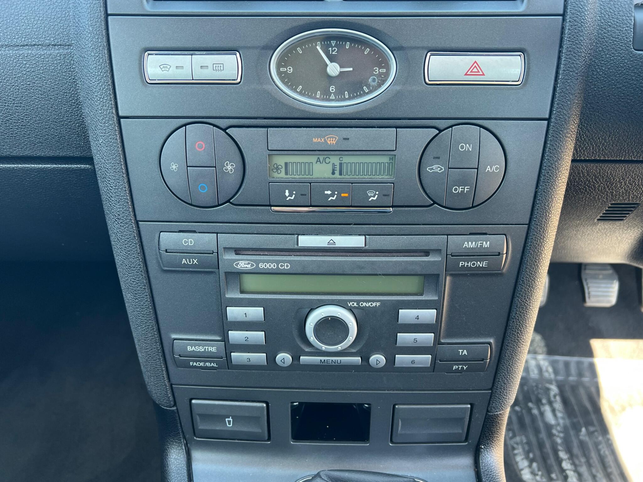 Ford Mondeo view 19