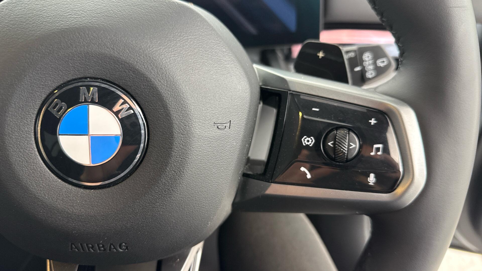 BMW 5 Series view 18