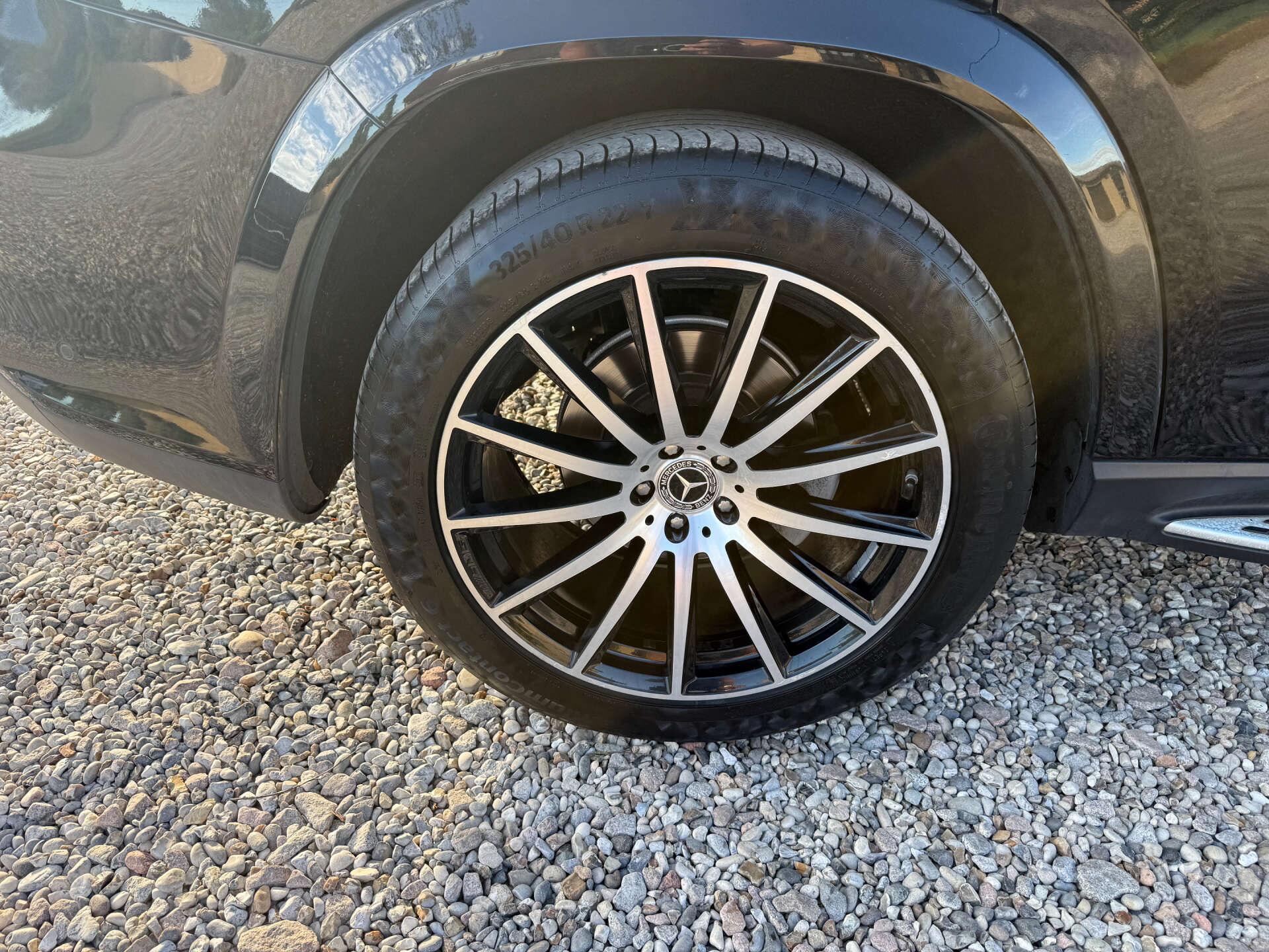 Mercedes-Benz GLS view 11