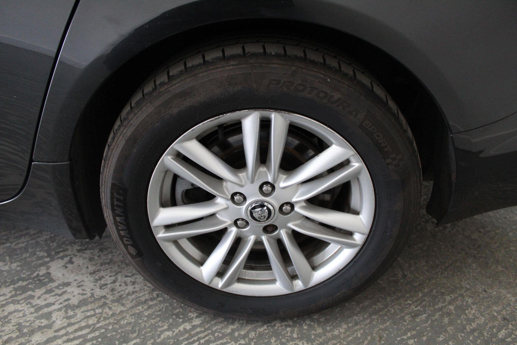 Jaguar XF view 59