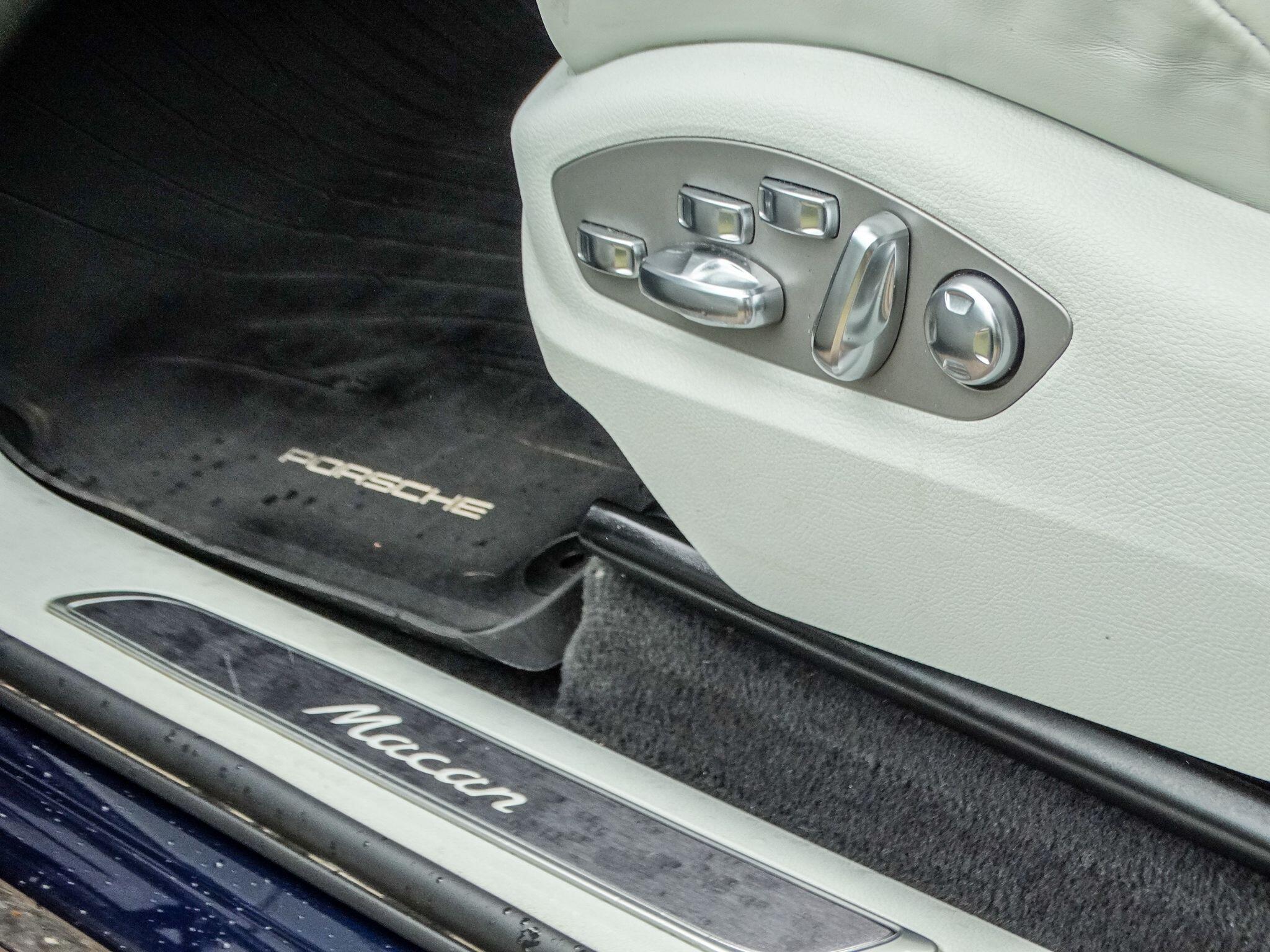 Porsche Macan view 20