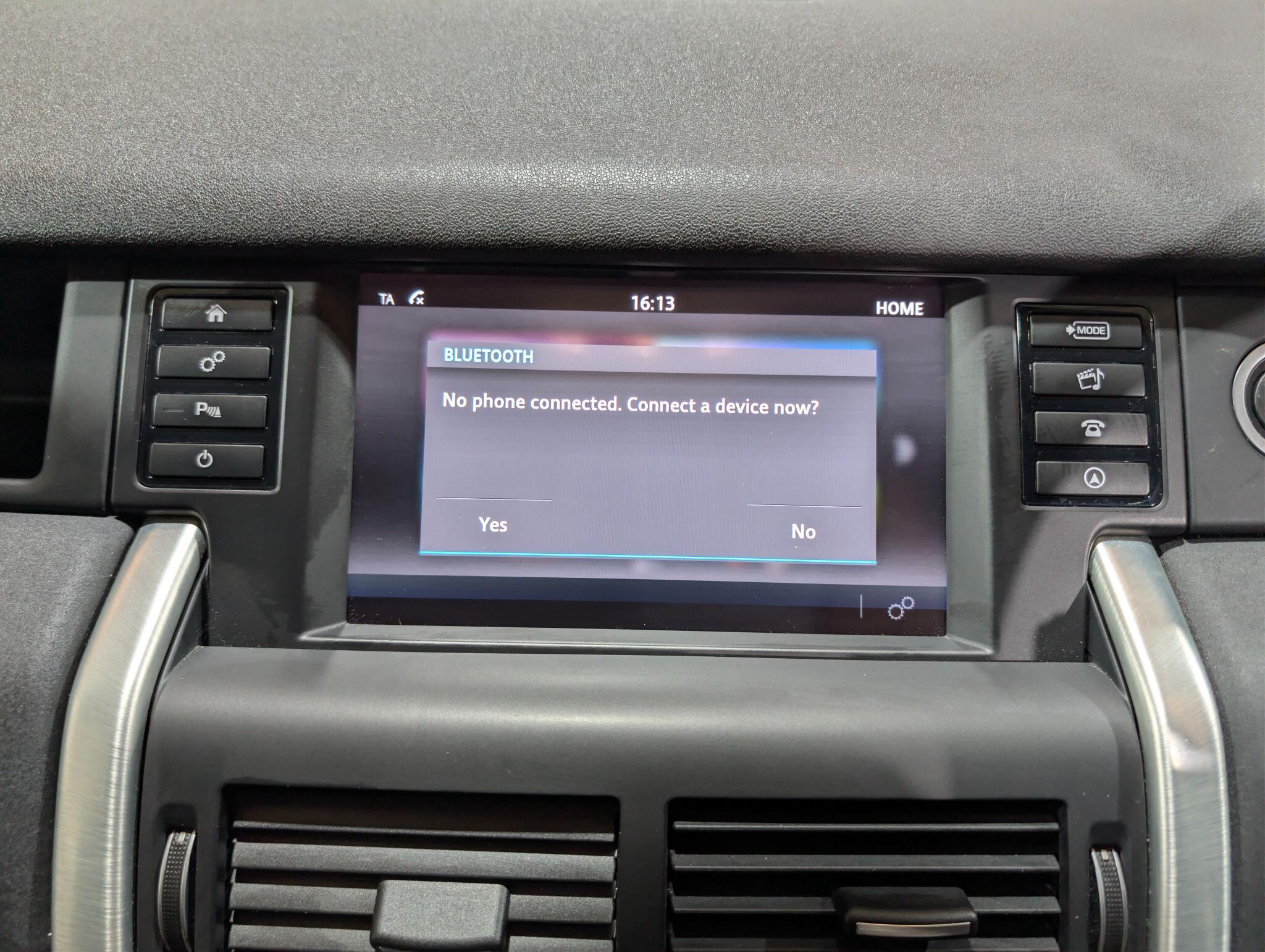 Land Rover Discovery Sport view 12