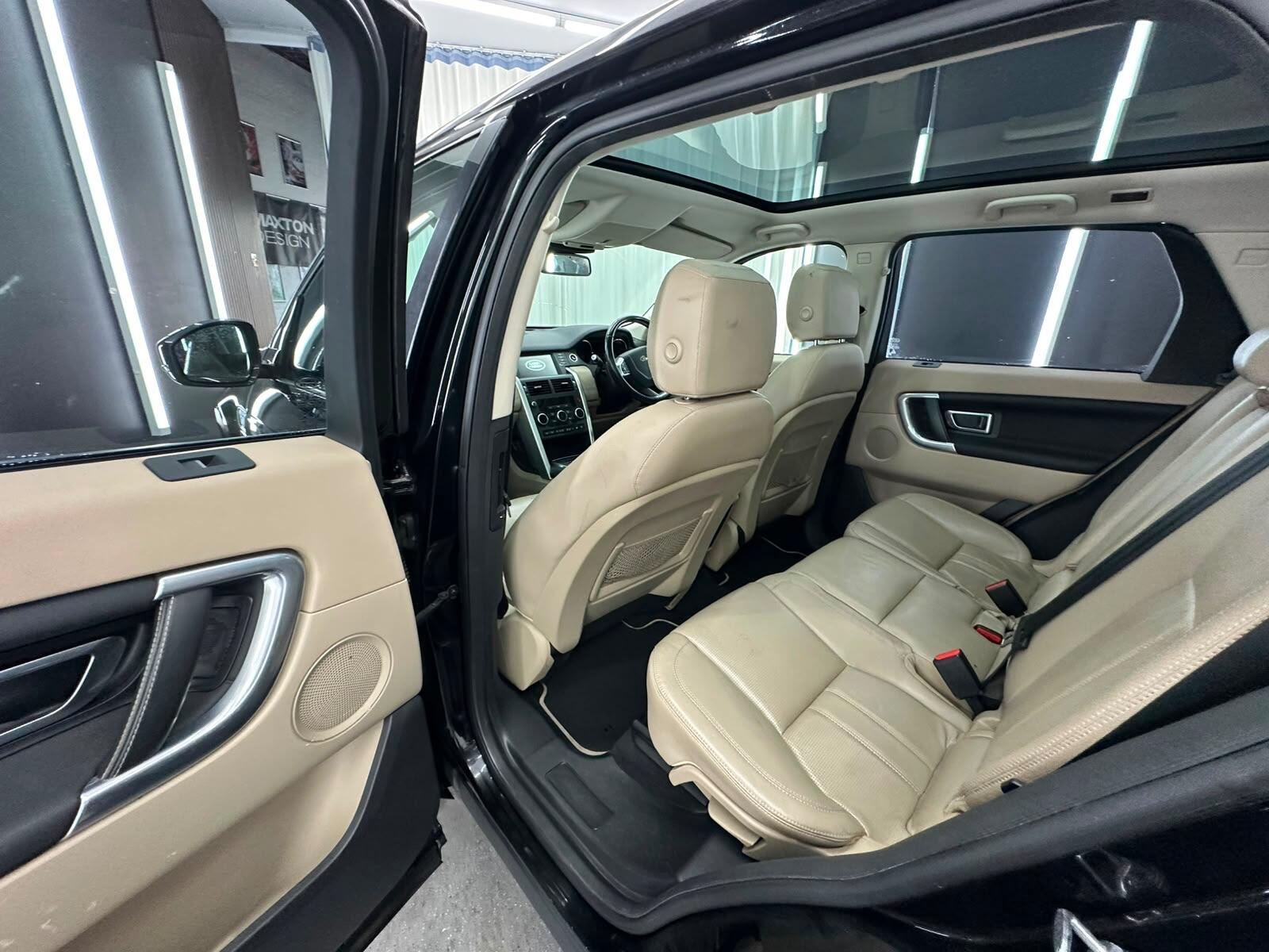 Land Rover Discovery Sport view 31