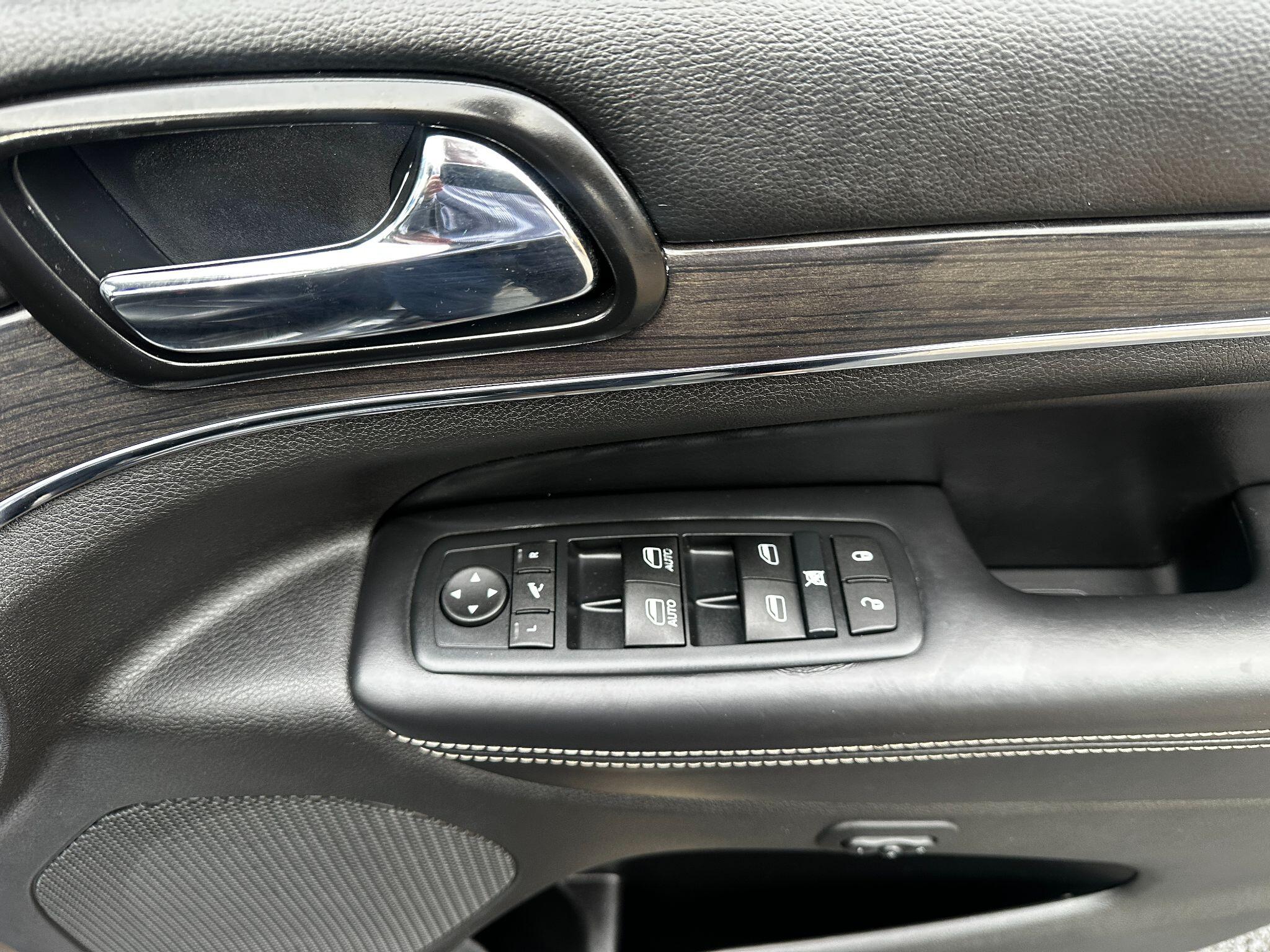 Jeep Grand Cherokee view 20