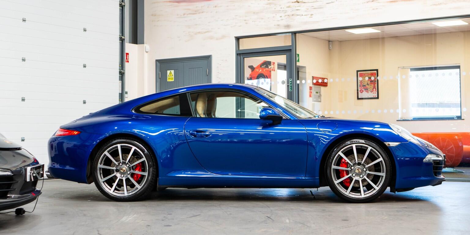 Porsche 911 view 12