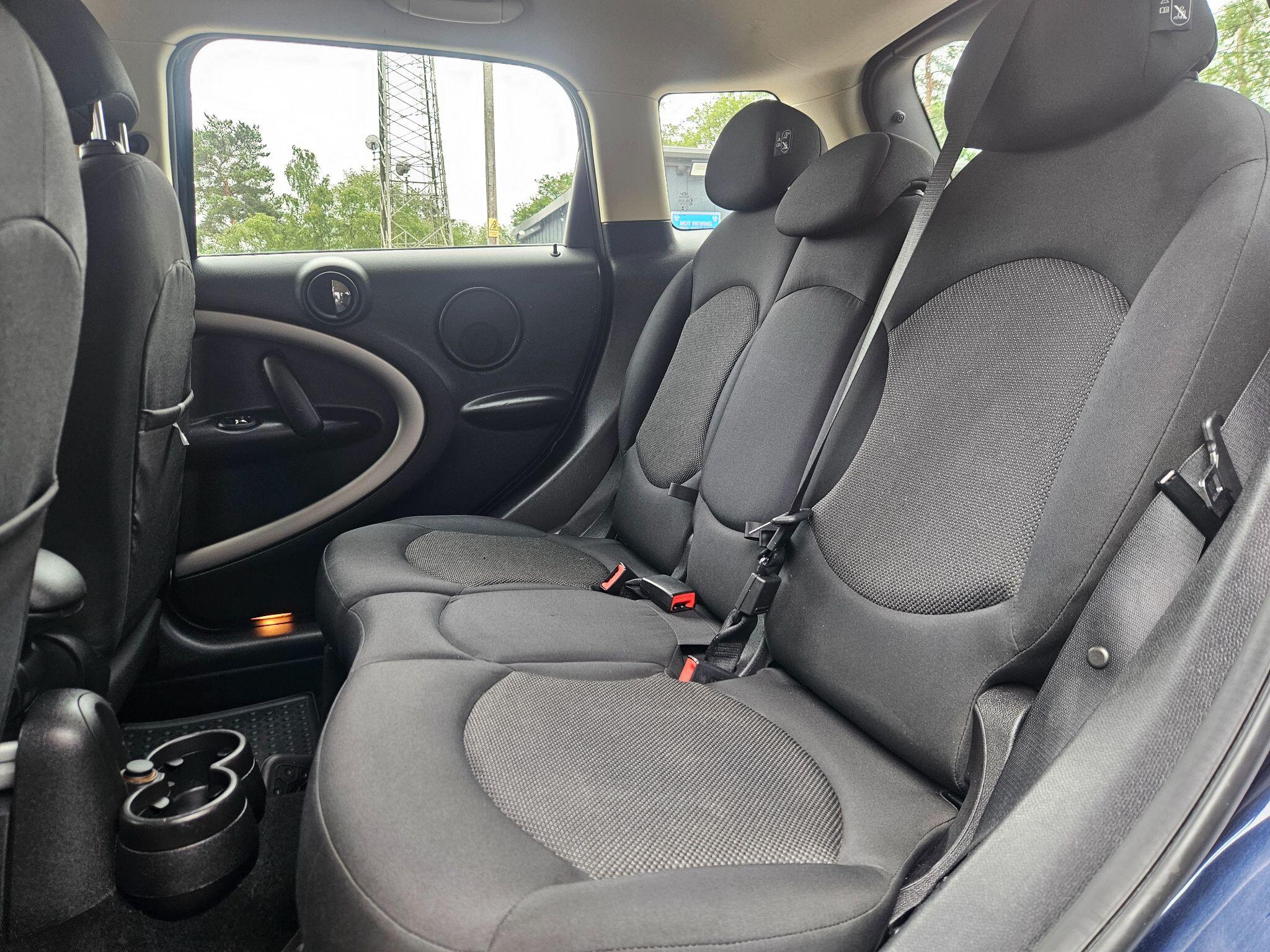 2016 MINI Countryman image 35