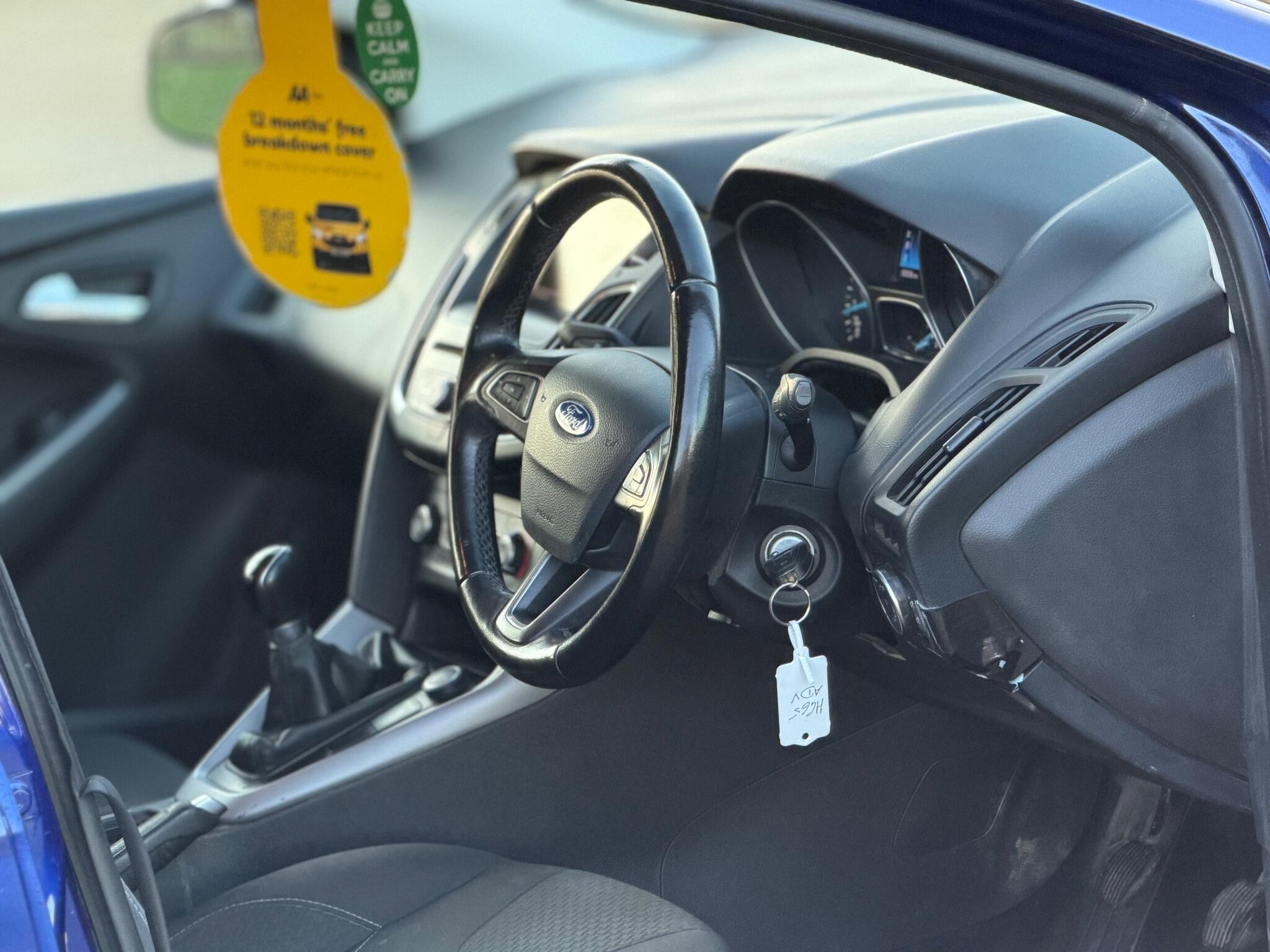 2016 Ford Focus 1.0T EcoBoost Zetec Euro 6 (s/s) 5dr image 22