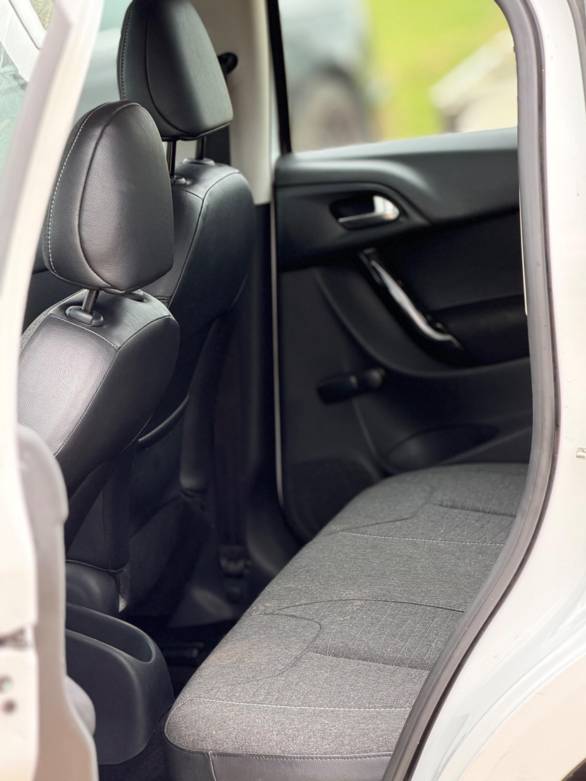 2015 Citroen C3 1.2 PureTech Selection Euro 6 5dr image 23