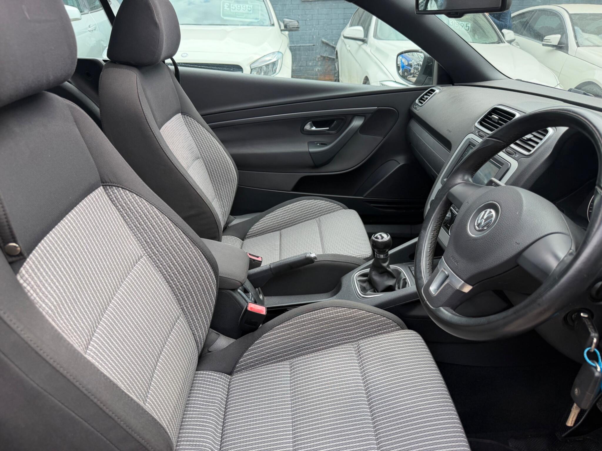 Volkswagen Eos view 10