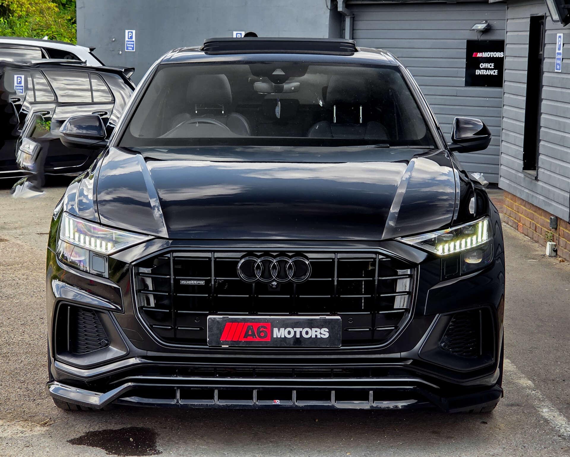 Audi Q8 view 6