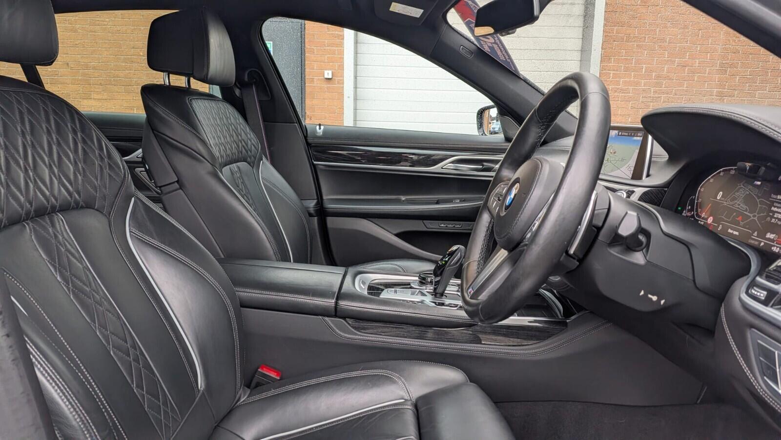 BMW 7 Series view 28