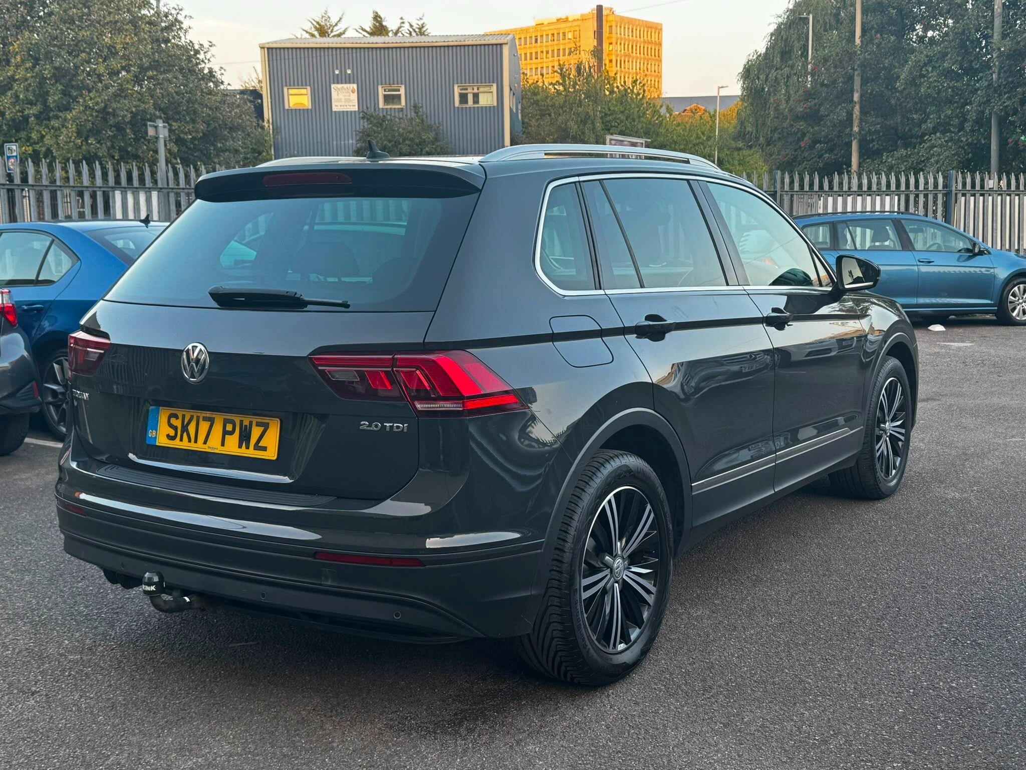 Volkswagen Tiguan view 5