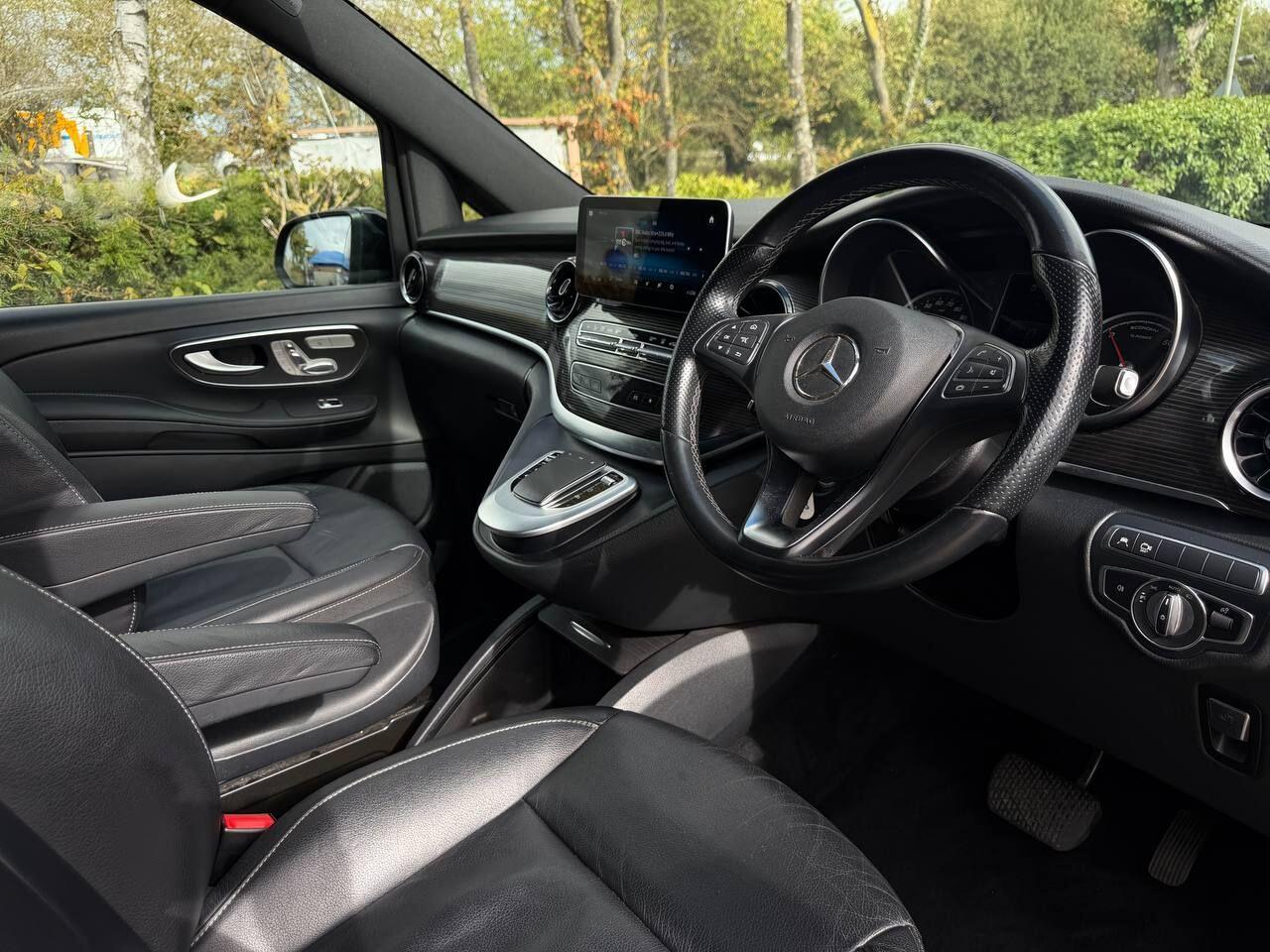 Mercedes-Benz Eqv view 10