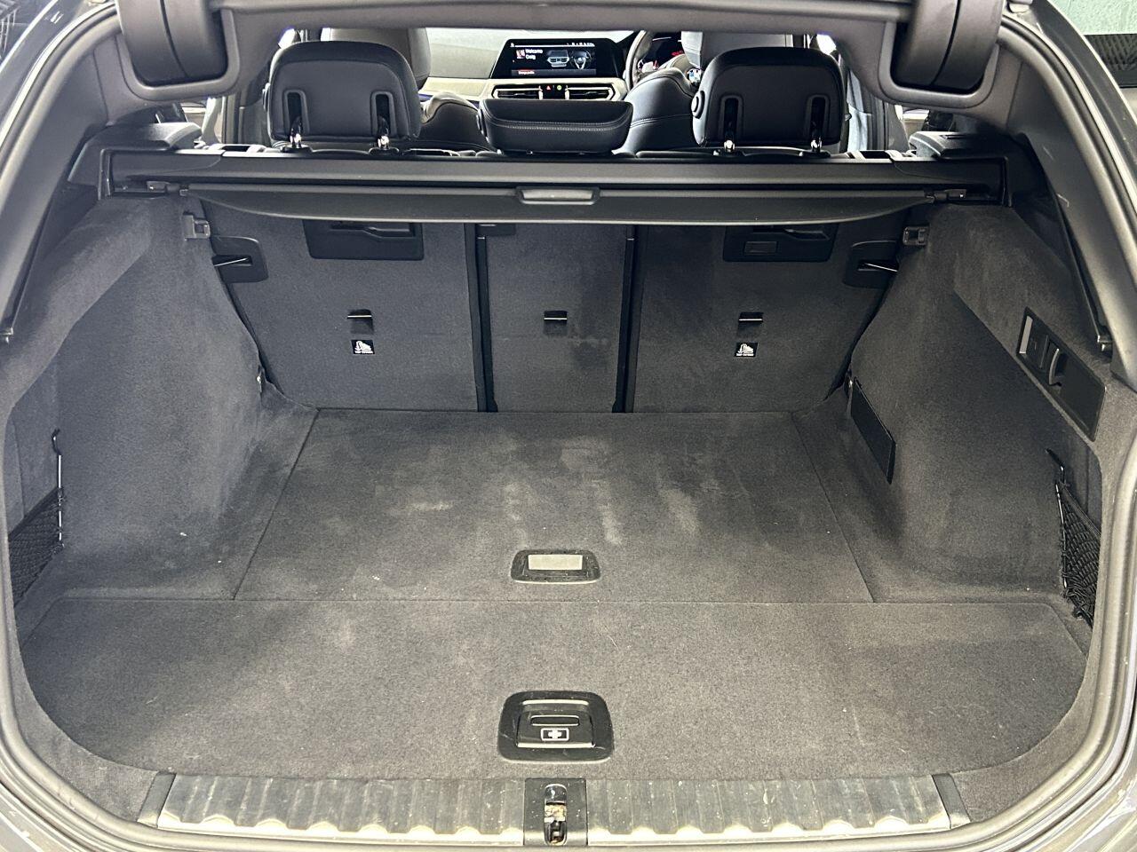 BMW 3 Series view 17