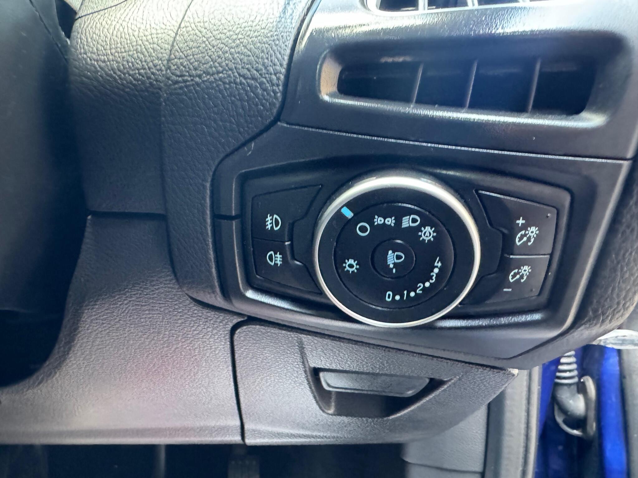Ford Focus view 18