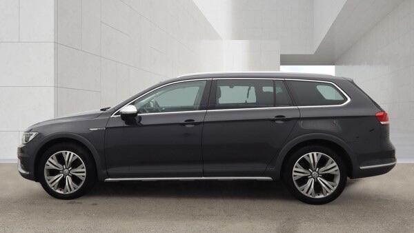 Volkswagen Passat view 6