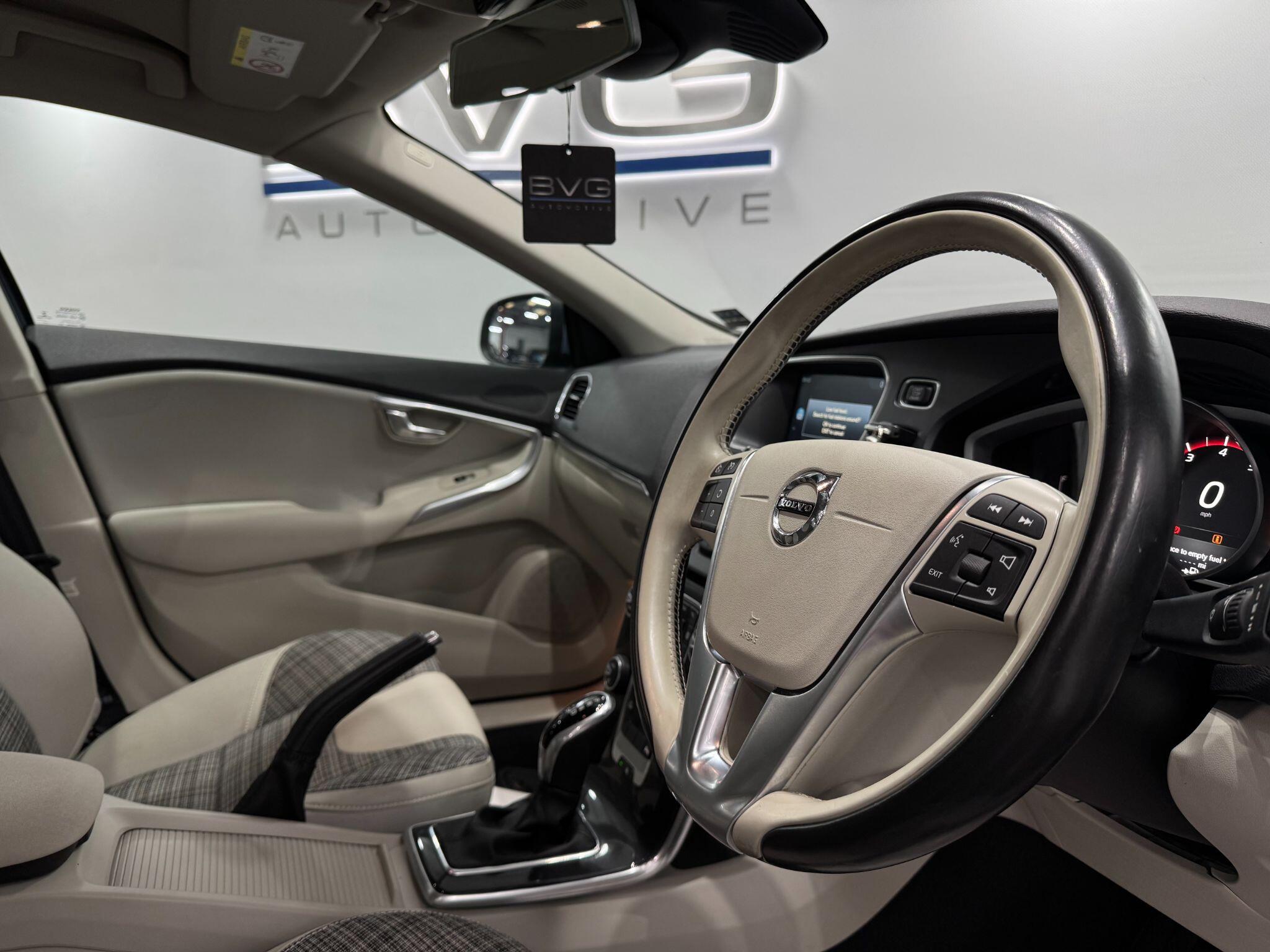Volvo V40 view 13