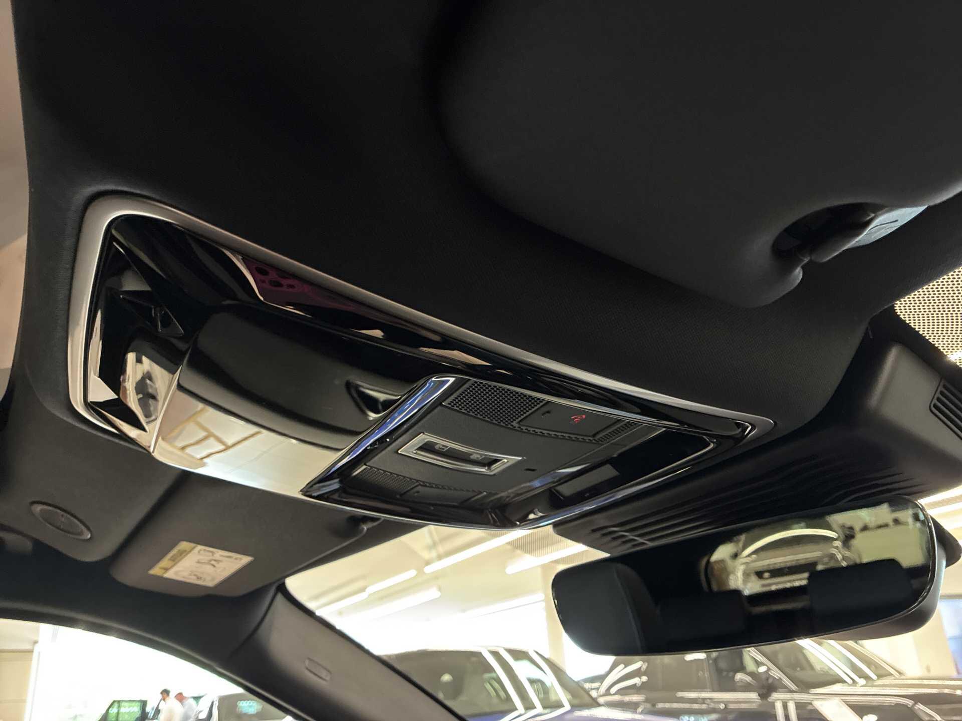 Land Rover Range Rover Velar view 22