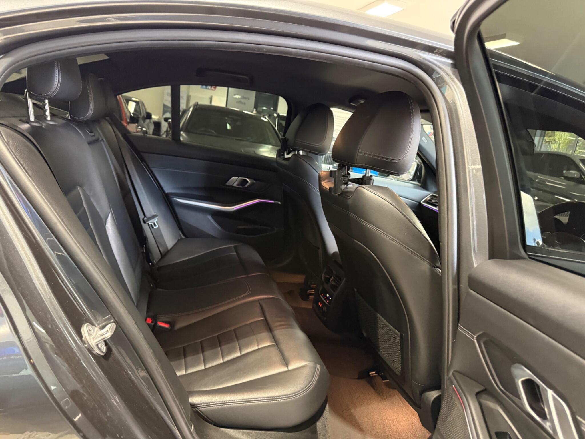BMW 3 Series view 30