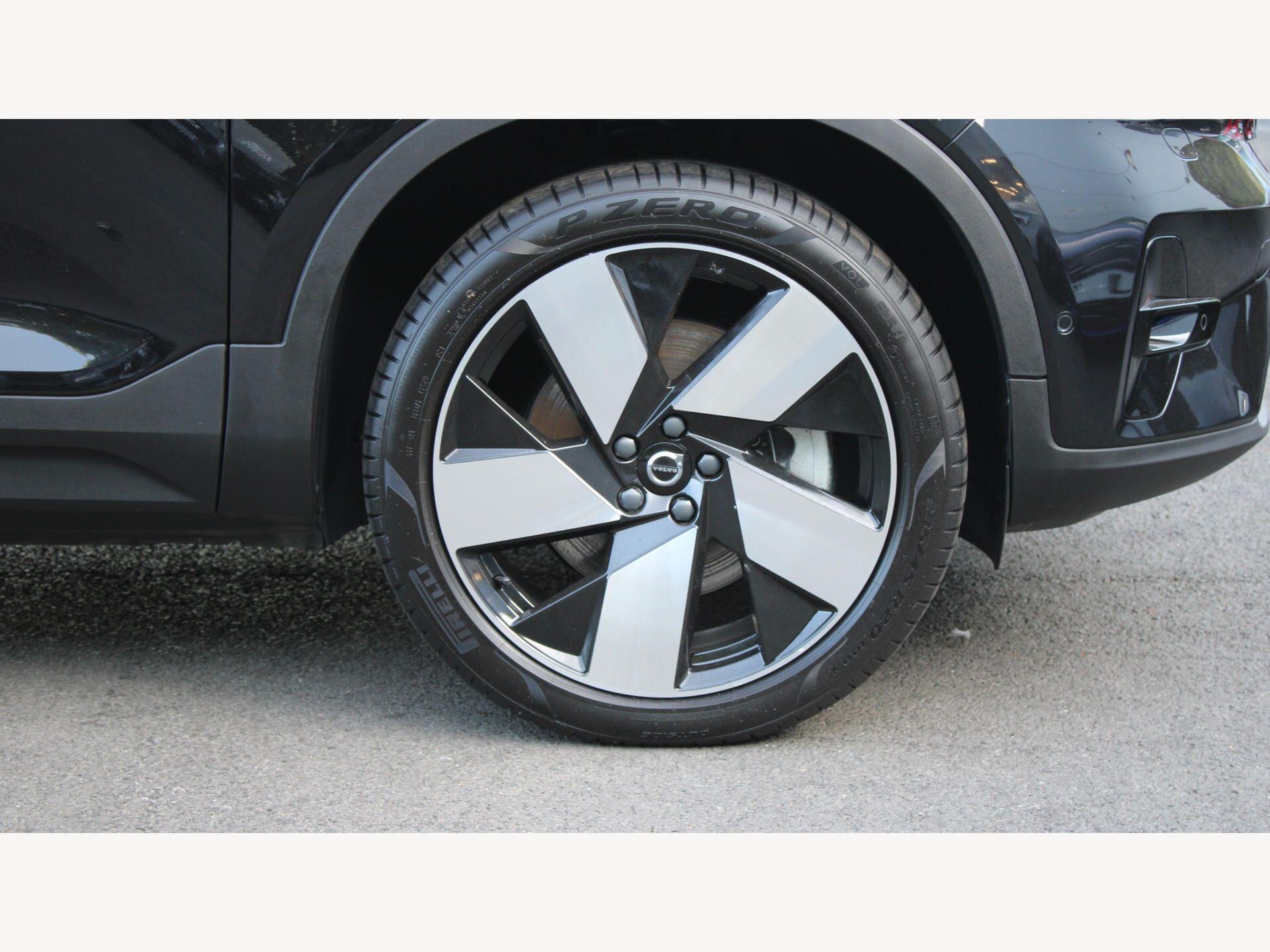 Volvo XC40 view 12