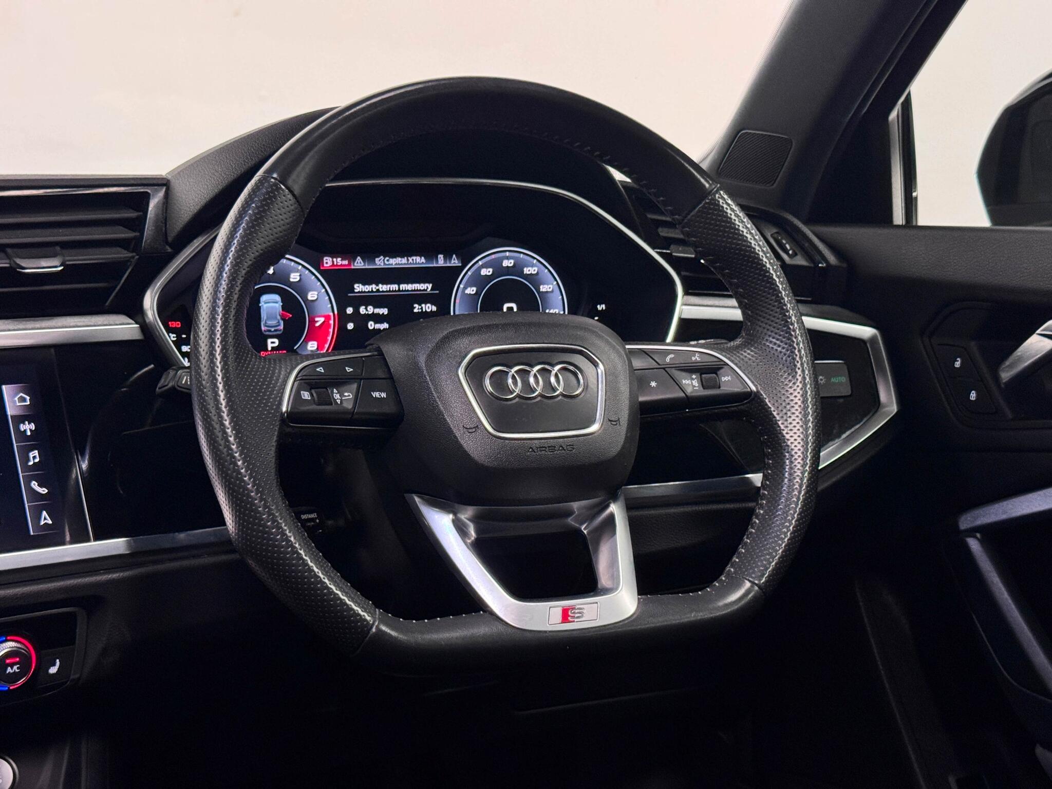 Audi Q3 view 32