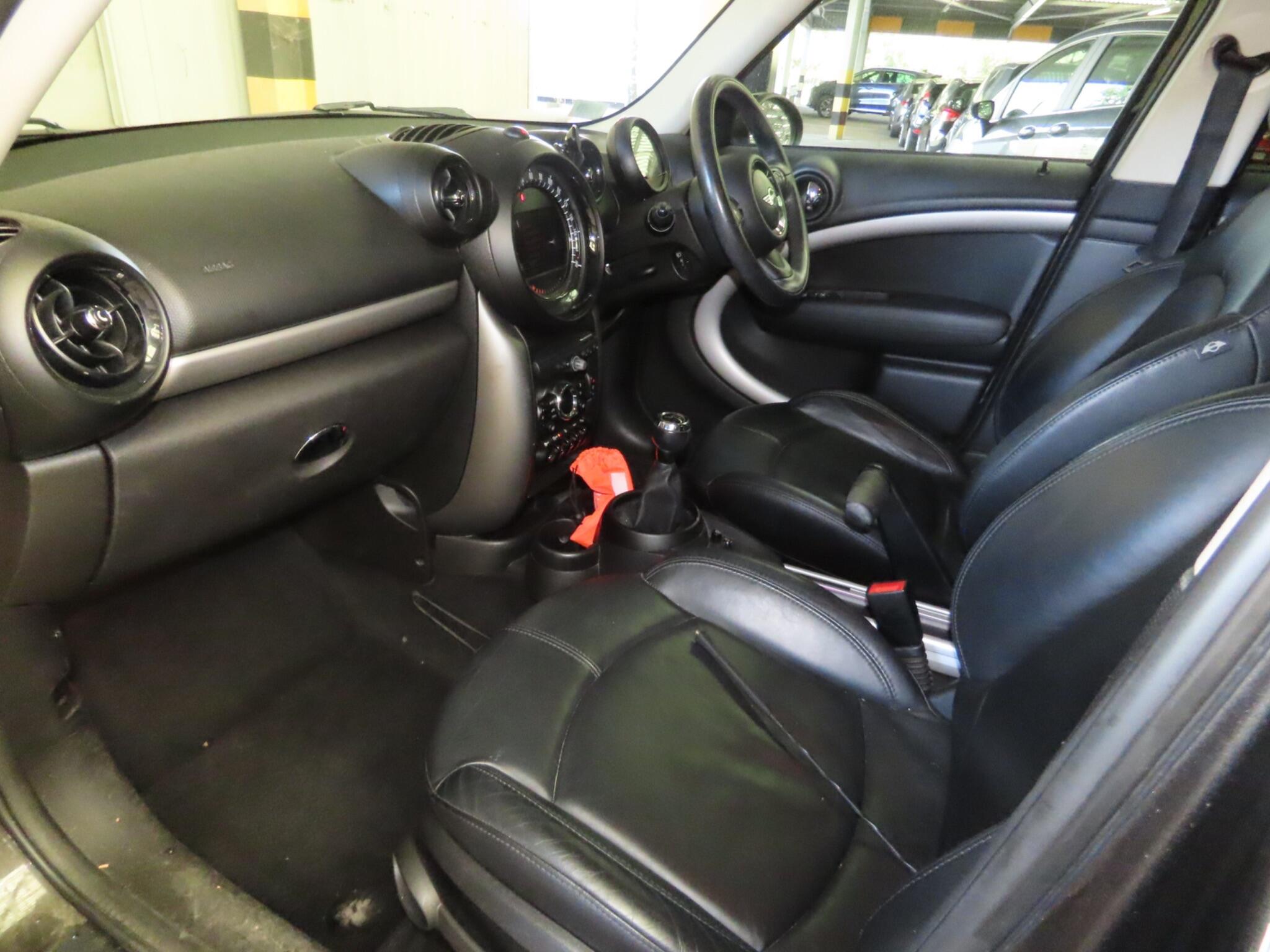 Mini Countryman view 8