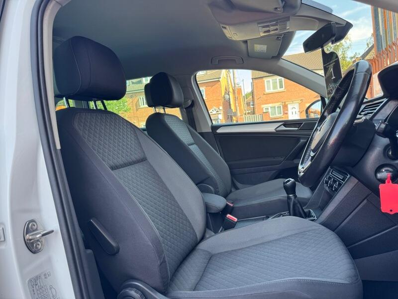 Volkswagen Tiguan view 16
