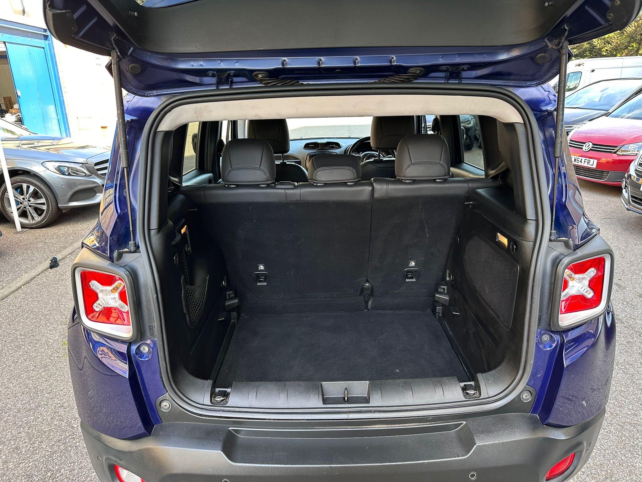 Jeep Renegade view 31