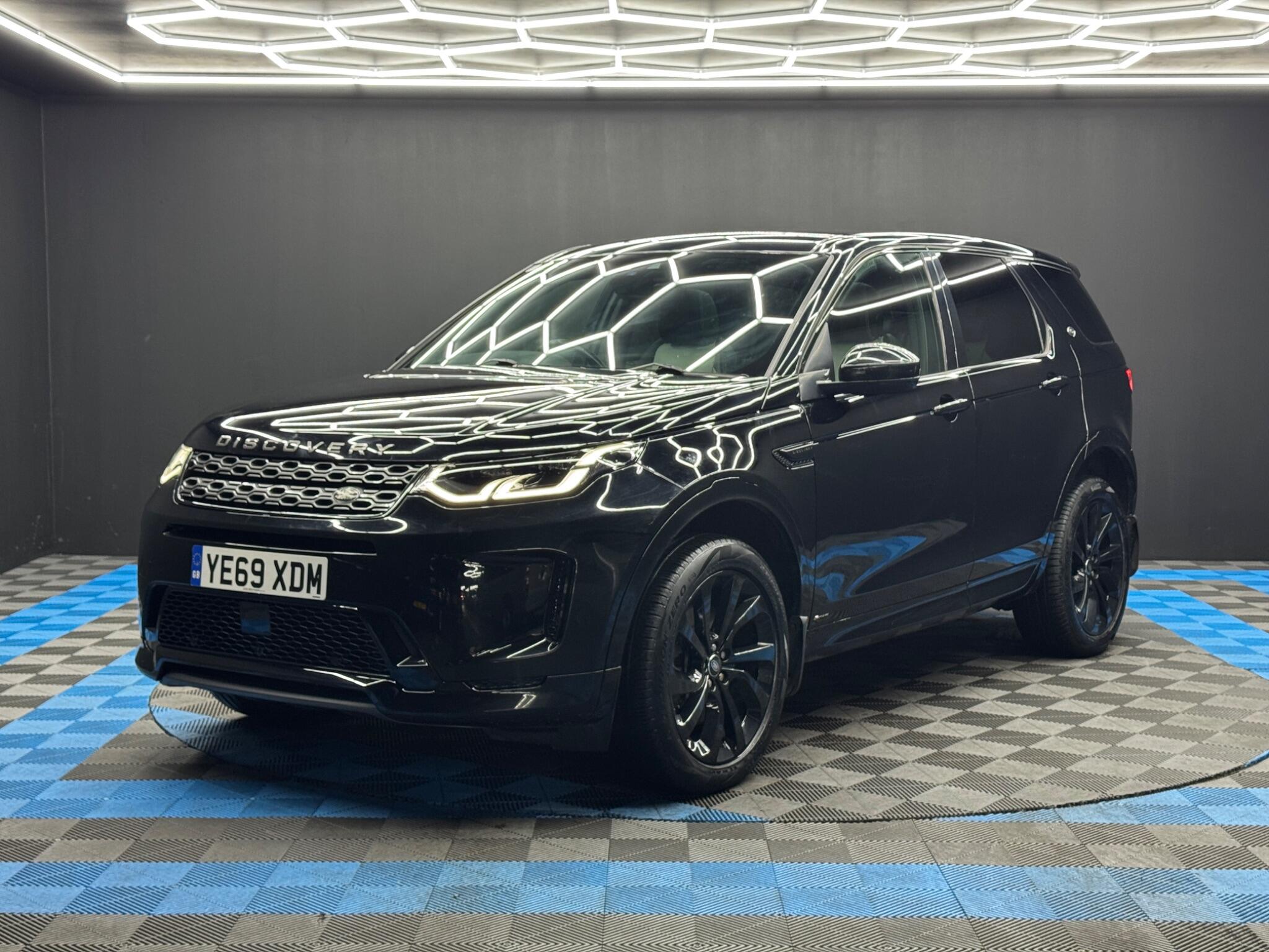 Land Rover Discovery Sport view 3