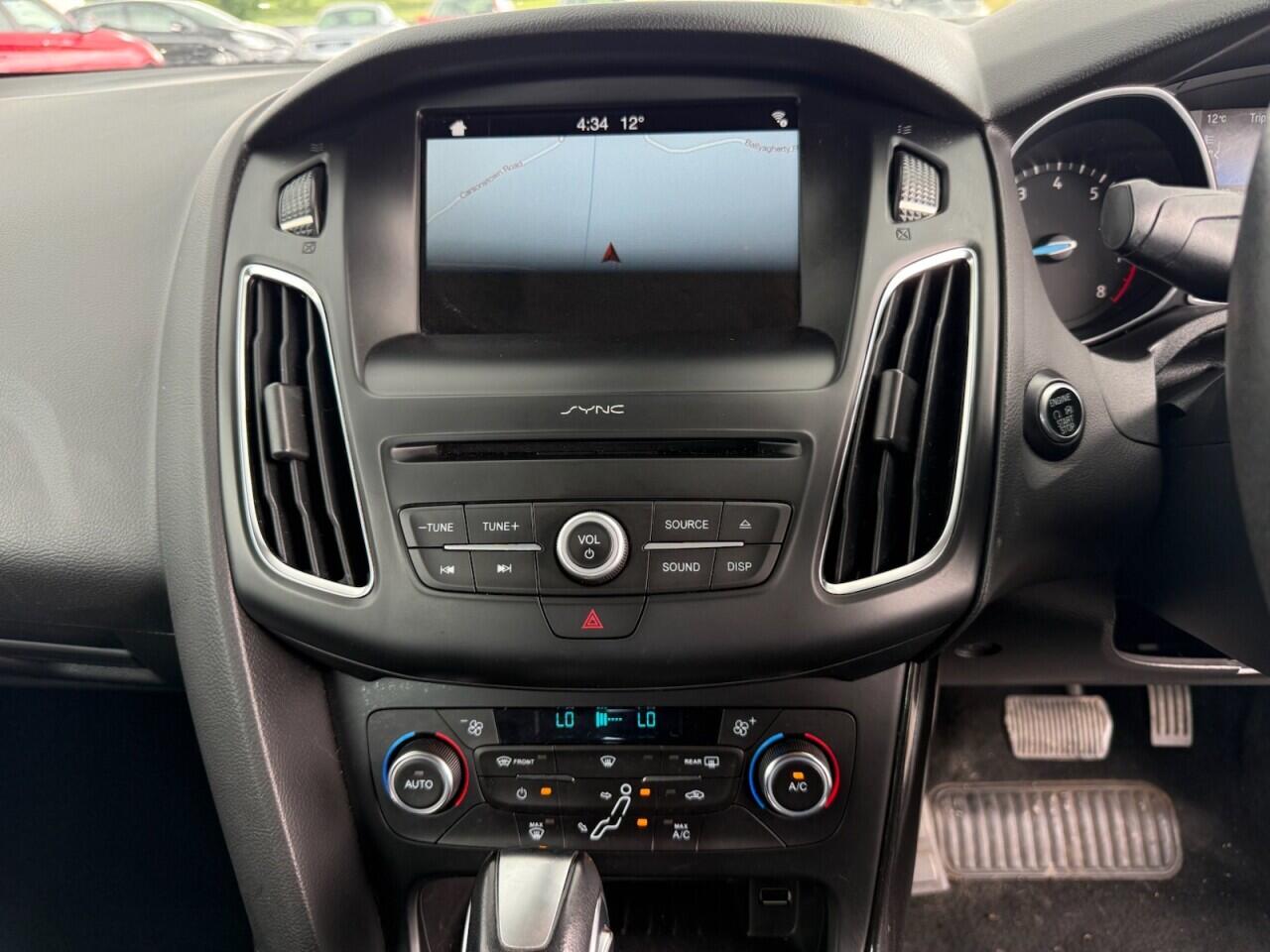 Ford Focus view 12