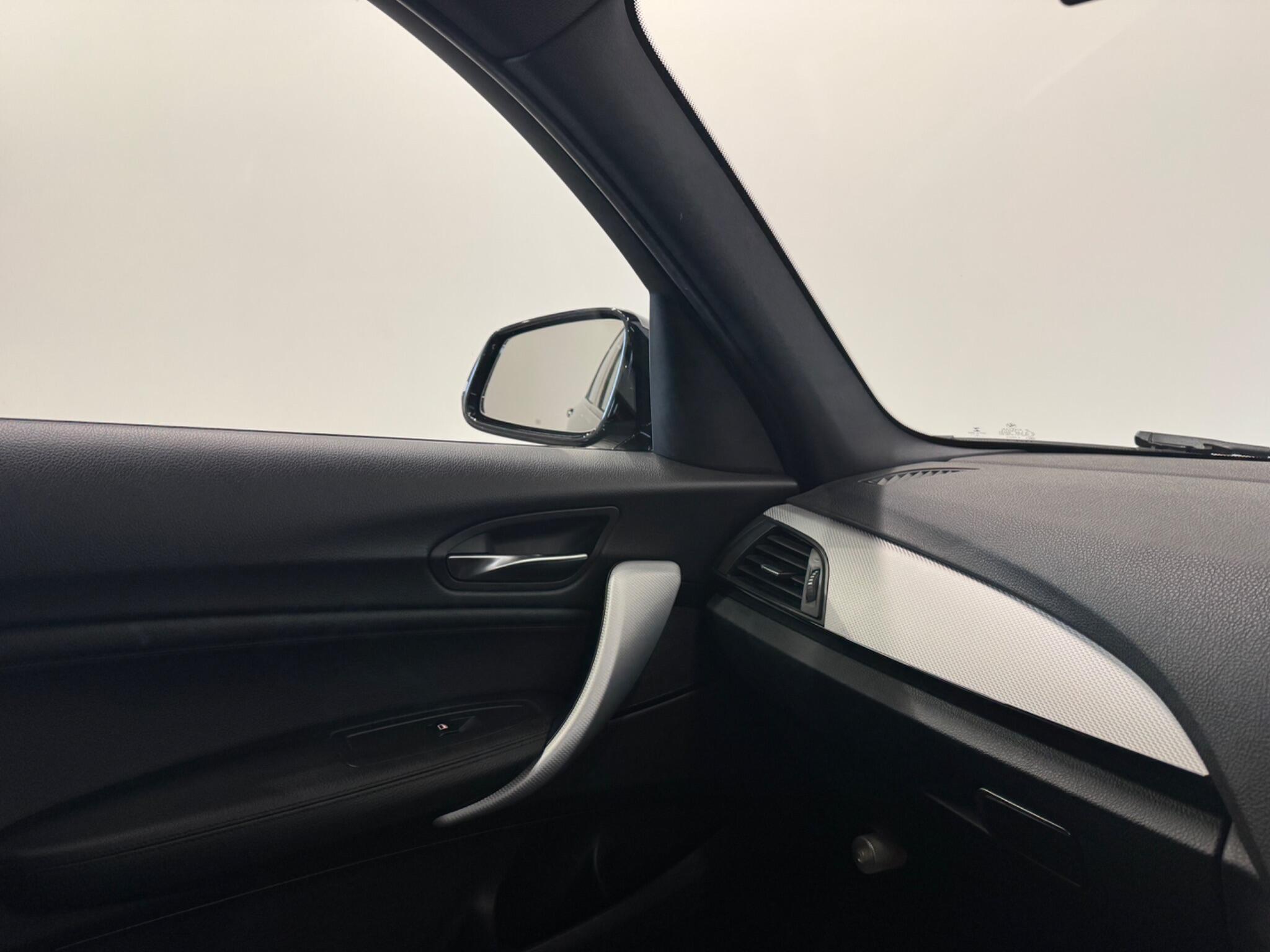BMW 1 Series view 24