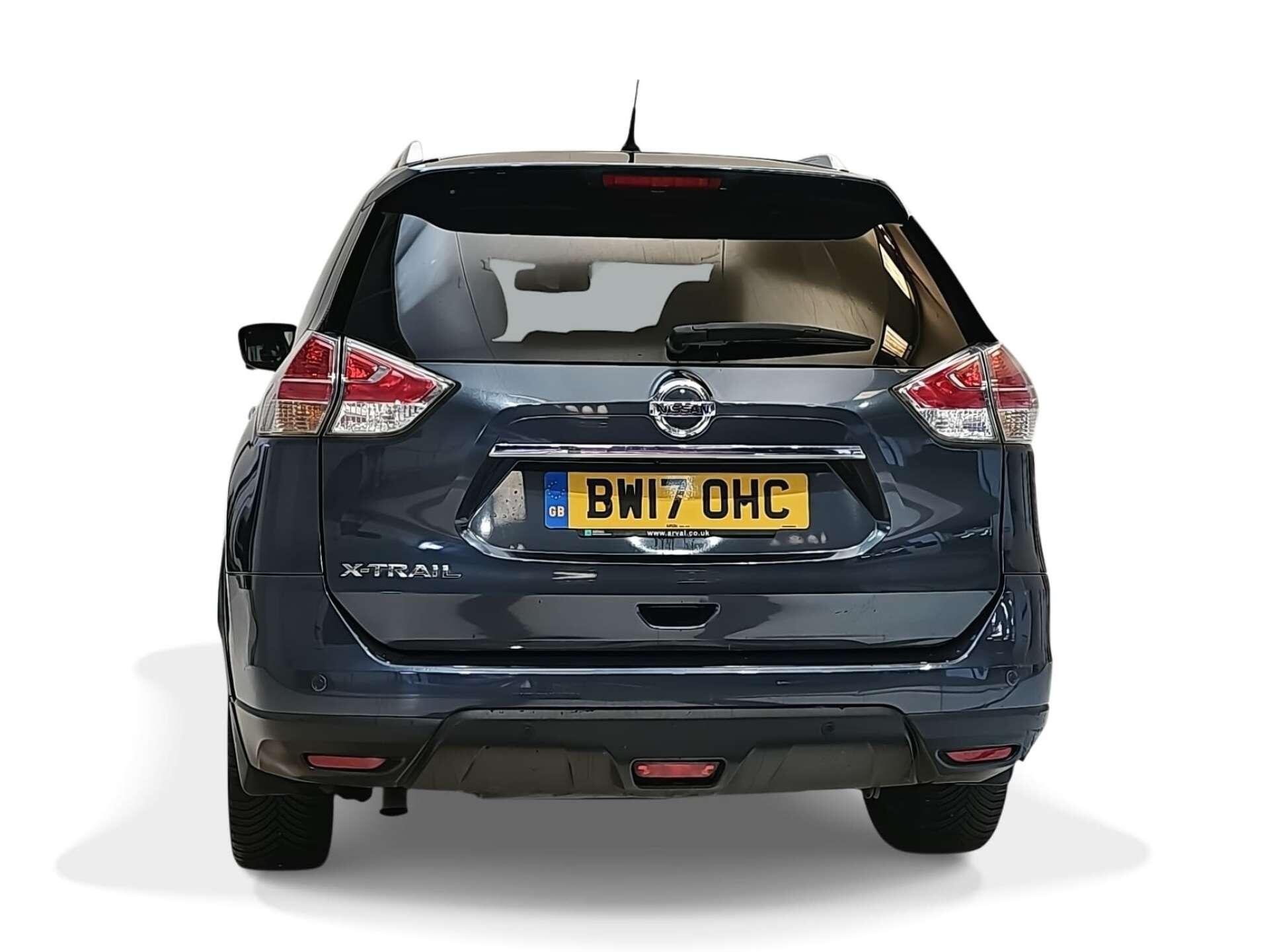 Nissan X-Trail view 4