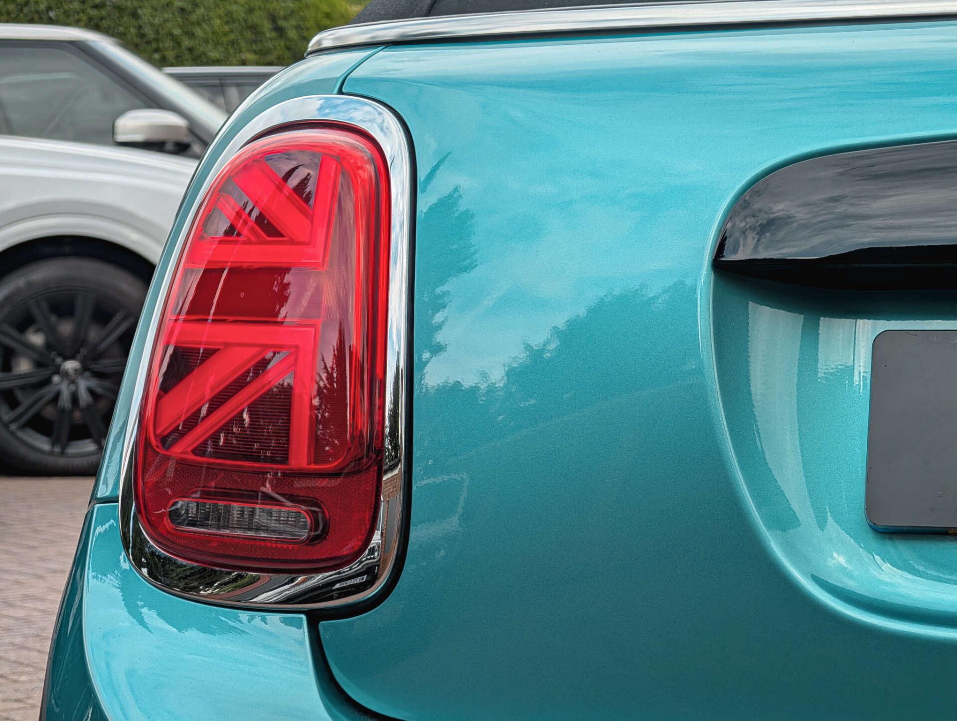 Mini Convertible view 23